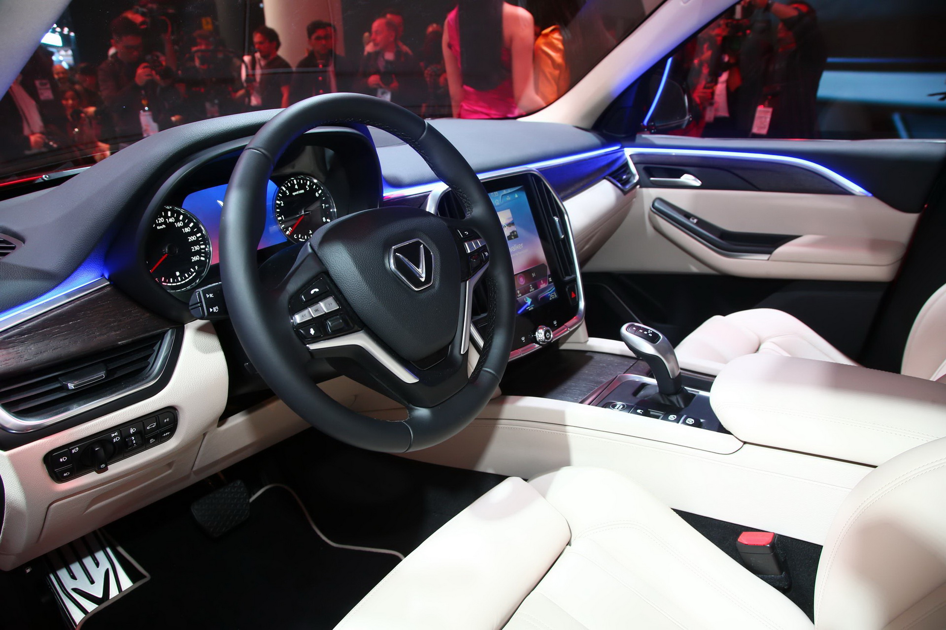 vinfast suv sedan paris debuts 6 VinFast Details LUX SA2.0 SUV and A2.0 Sedan In Paris