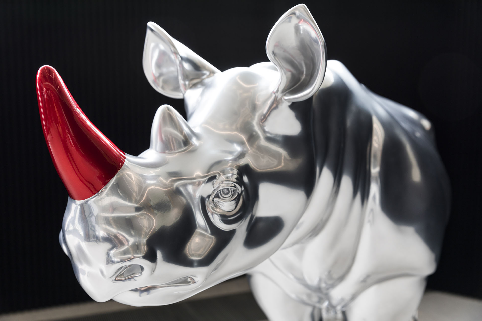 land-rover-rhino-sculpture-04 Land Rover’s Latest Helped Raise $800k – And It Doesn’t Even Have Wheels