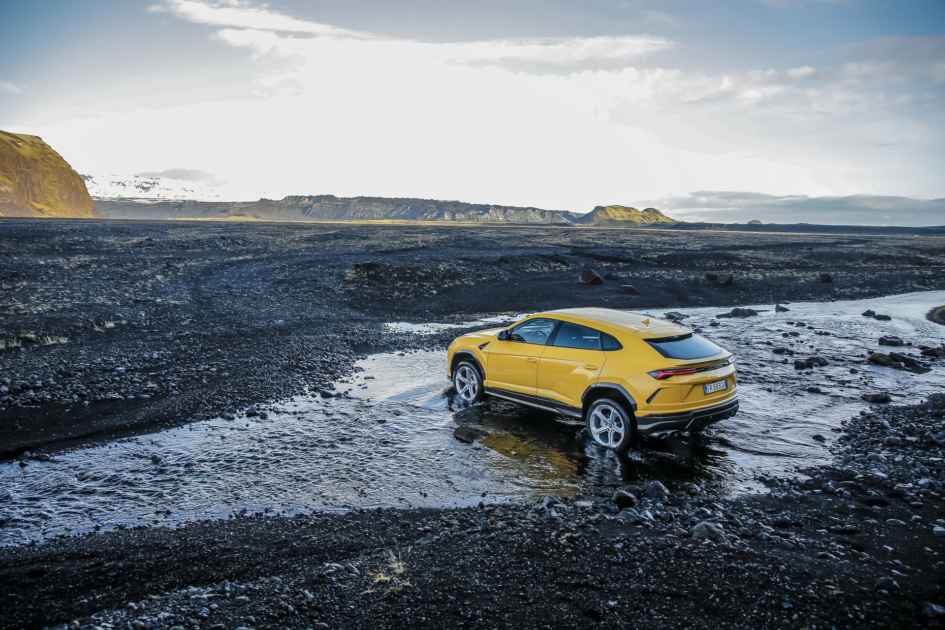 lamborghini sends urus to iceland 39 Lamborghini Sends Small Army Of Urus SUVs To Conquer Iceland