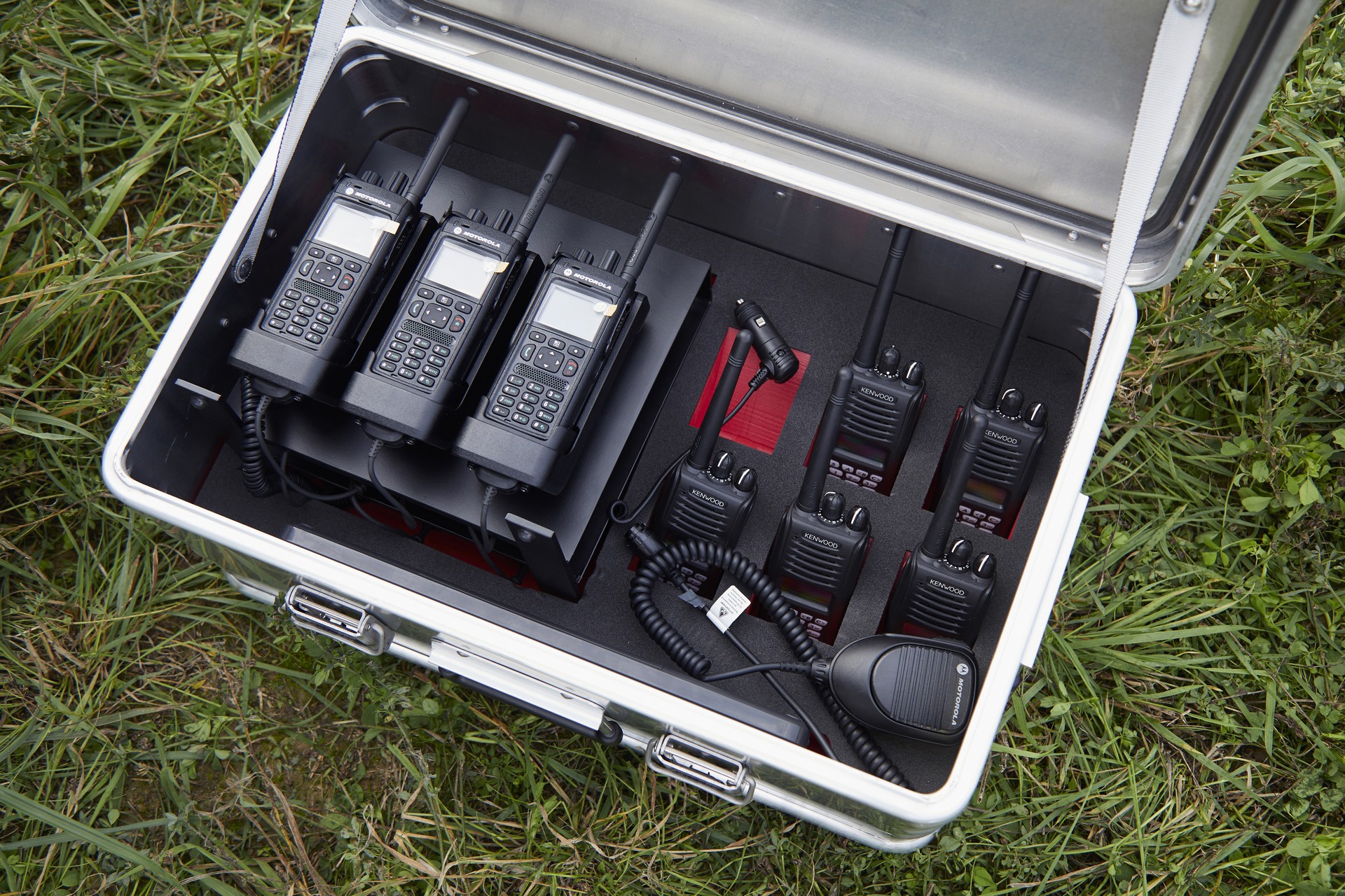 Land Rover Discovery Emergency Response Vehicle-7 Land Rover SVO Builds A One-Off Discovery Emergency Vehicle Complete With A Drone