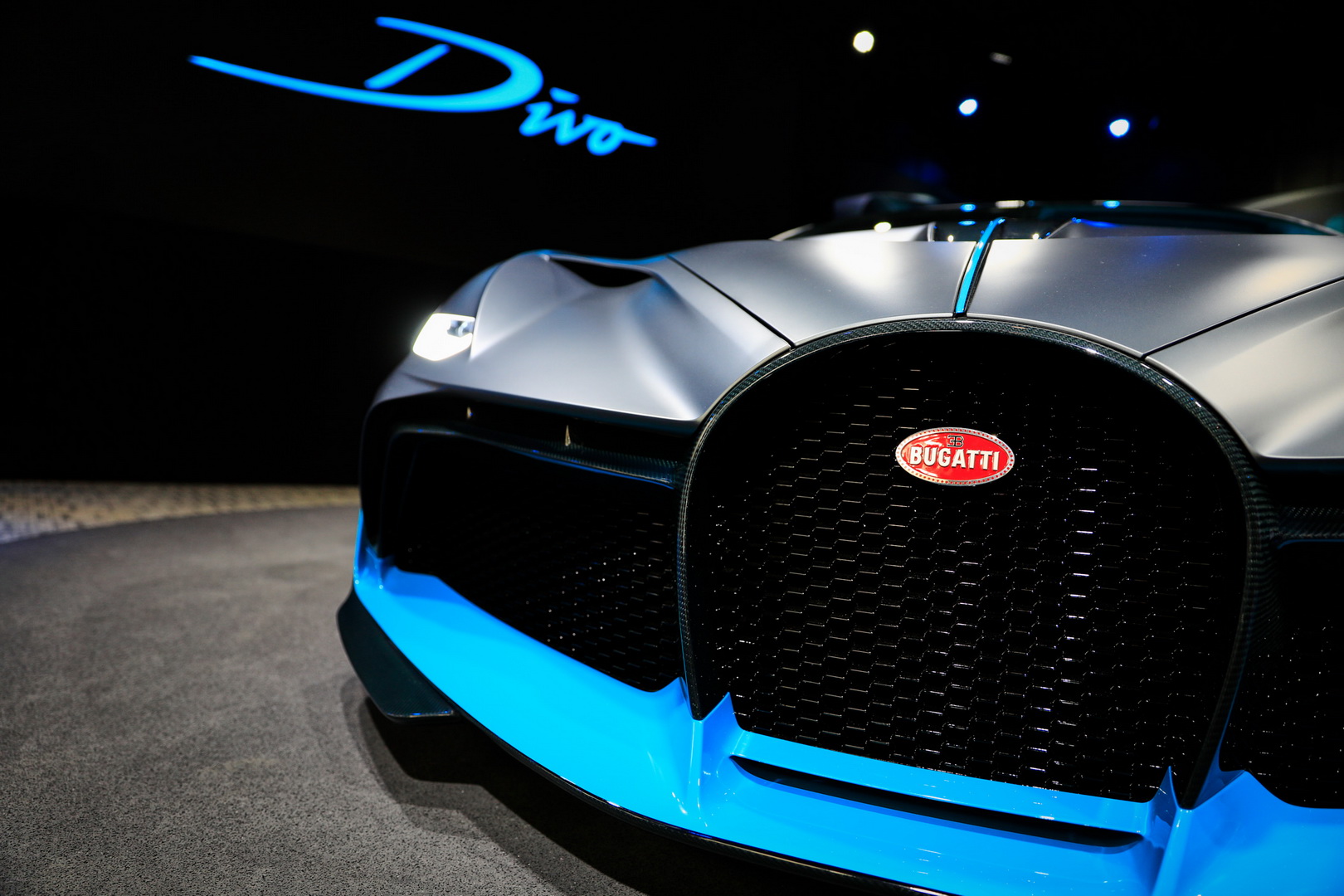Bugatti Divo Bugatti Divo Looks Spectacular Under Any Light, Check It Out In 92 Images From Paris