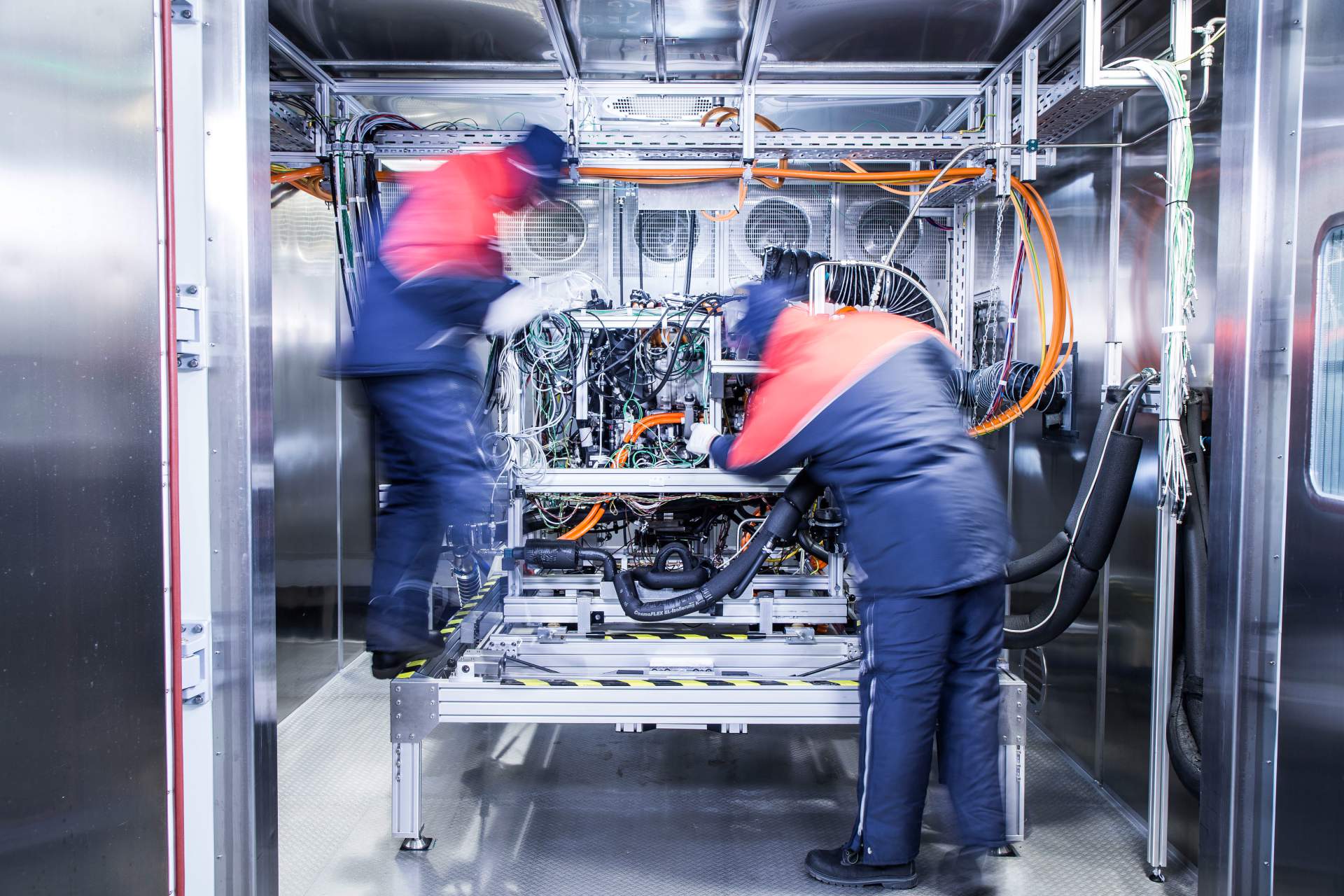 Hinter den Kulissen der Brennstoffzellen-Mobilität
Behind the scenes of fuel cell mobility Mercedes Drops Full Details On GLC F-Cell Before Deliveries Begin