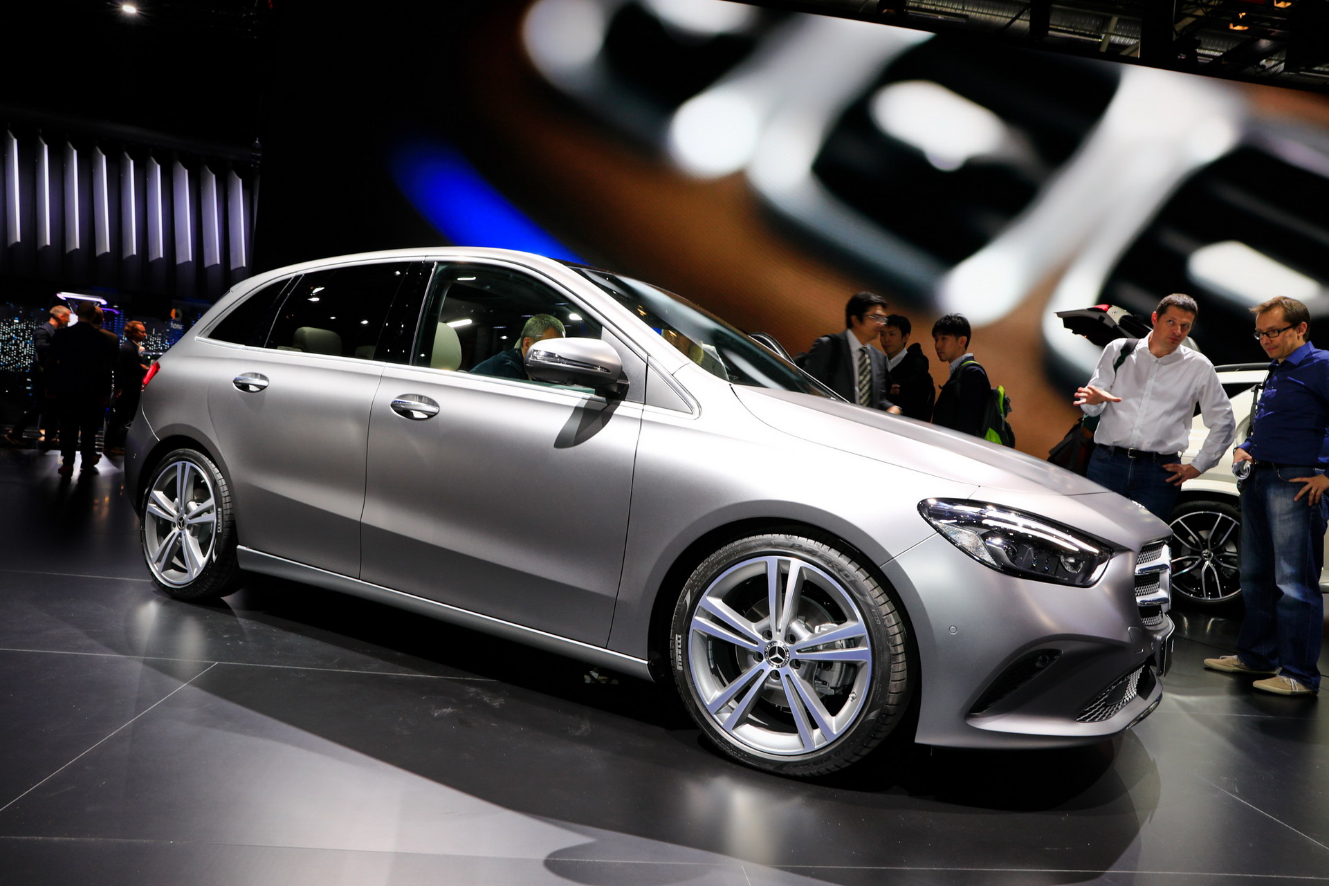 Mercedes B28 2018 Paris Auto Show Gallery: Mercedes-Benz