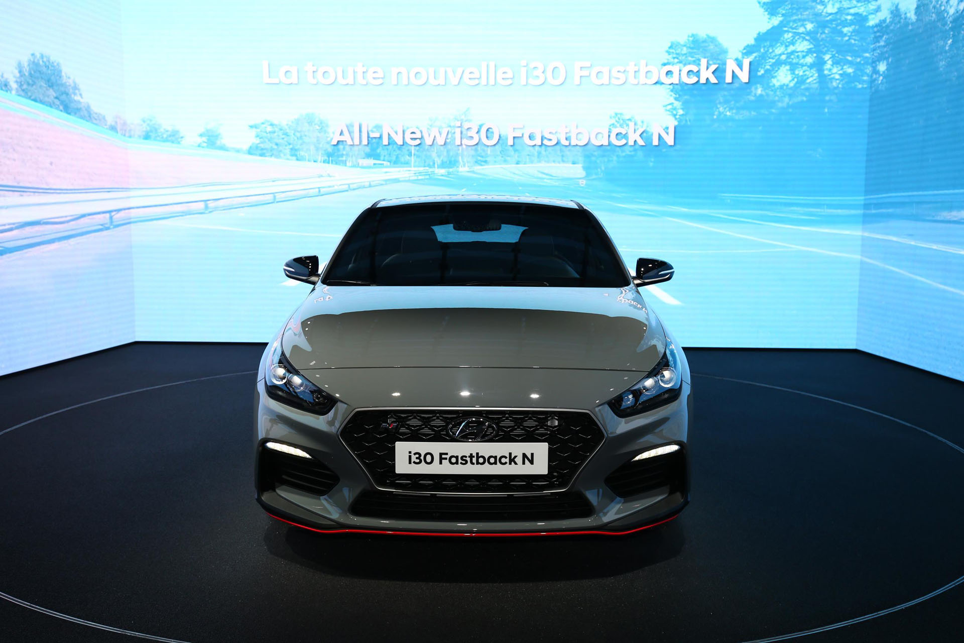 2019-Hyundai-i30-N-Fastback-paris-live-np-02 Hyundai i30 Fastback N Looks As Fast As It Does Slick