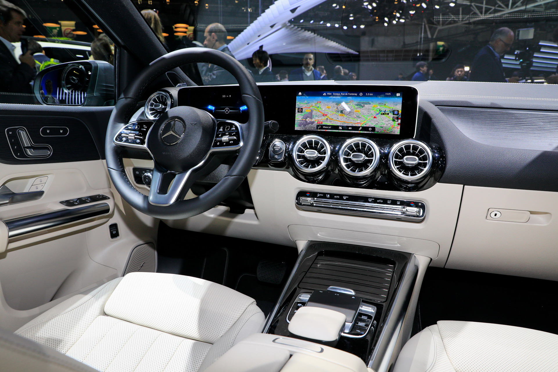 Mercedes B23 2018 Paris Auto Show Gallery: Mercedes-Benz