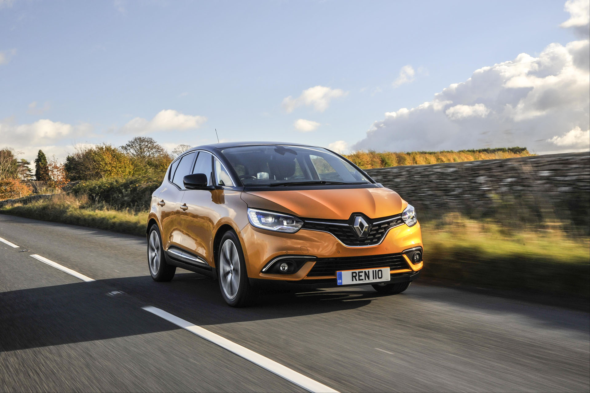 Renault_Scenic_EasyLife_b copy Renault Wants To Make Your Life Easier By Simplifying Its Trim Range