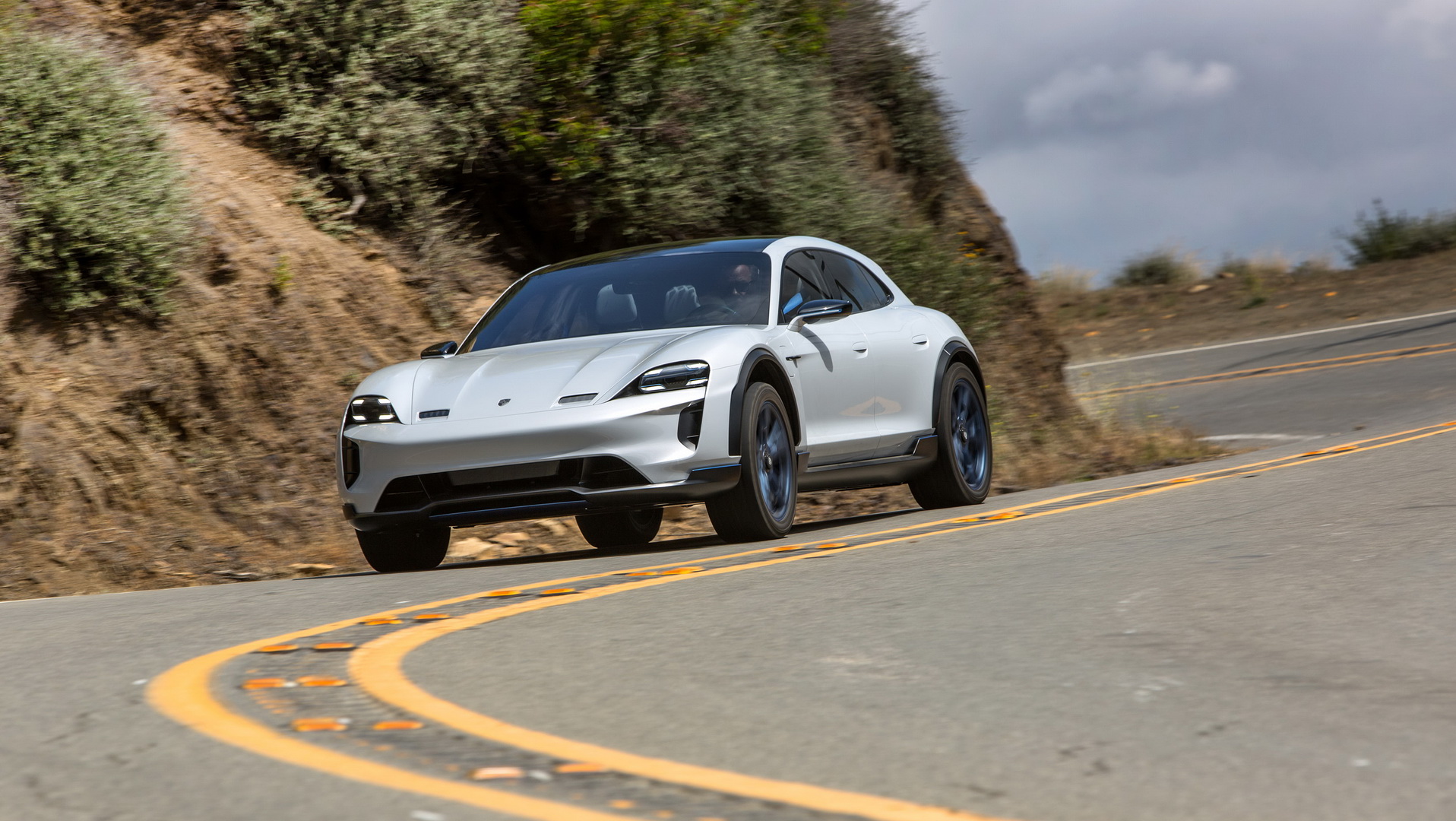 porsche mission e cross turismo concept 8 High-Riding Porsche Taycan Cross Turismo Coming In 2020