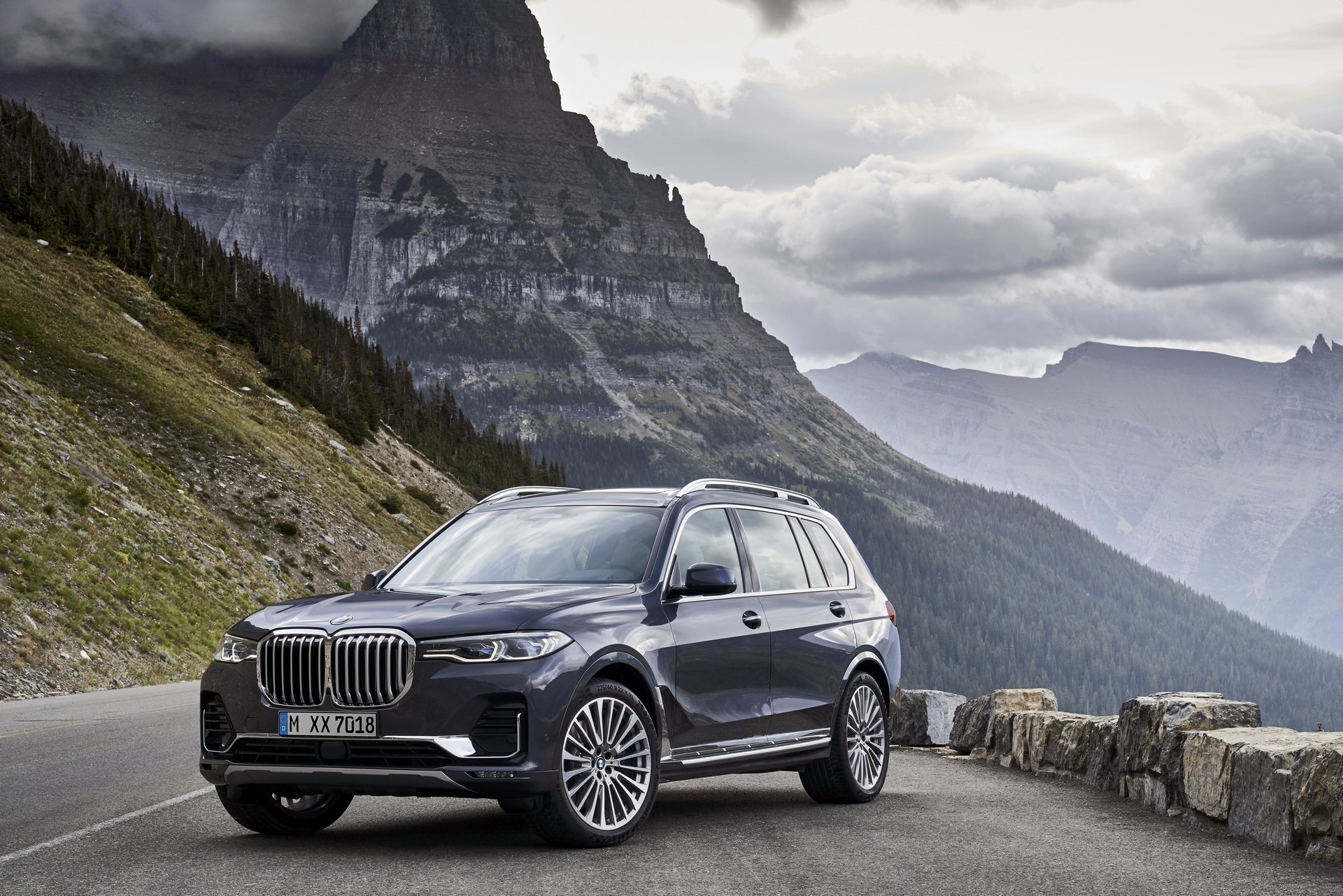 2019-BMW-X7-34 2019 BMW X7: As Big As A Cadillac Escalade, As Luxurious As A Rolls Royce