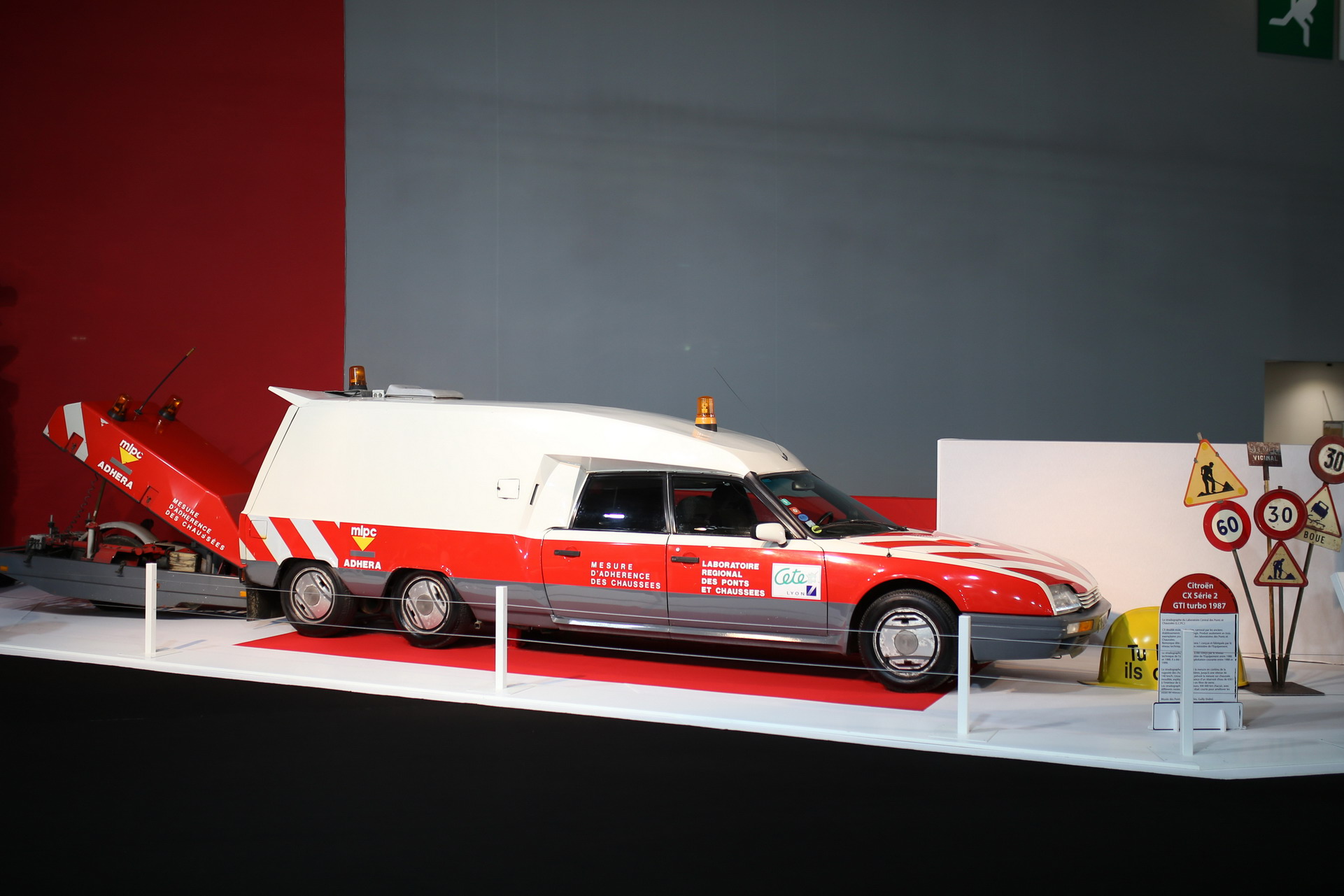 General b3 2018 Paris Auto Show Gallery: General Views