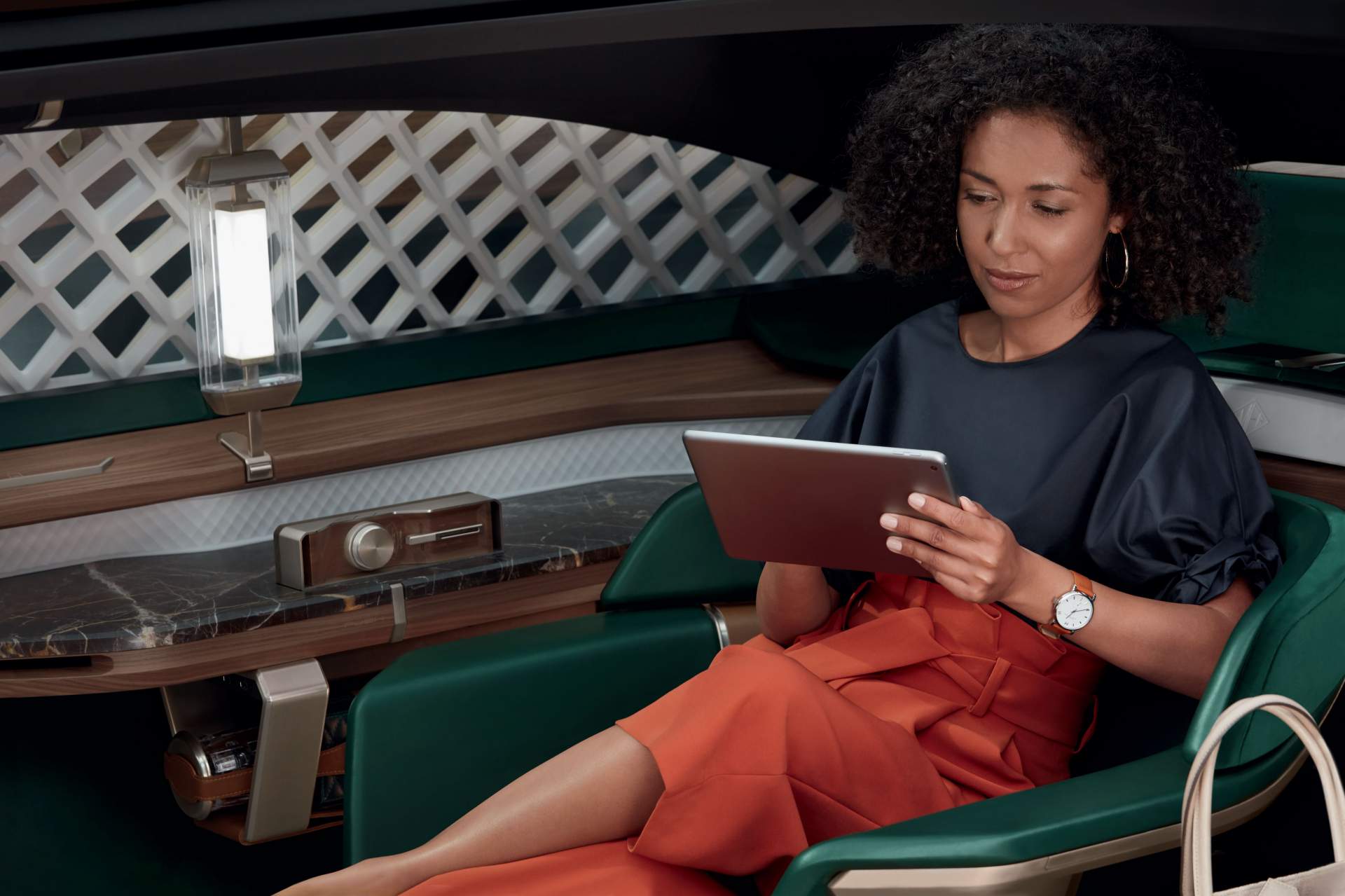 Renault EZ Ultimo Concept 73 Renault EZ-Ultimo Concept Envisions Self-Driving Luxury Lounge