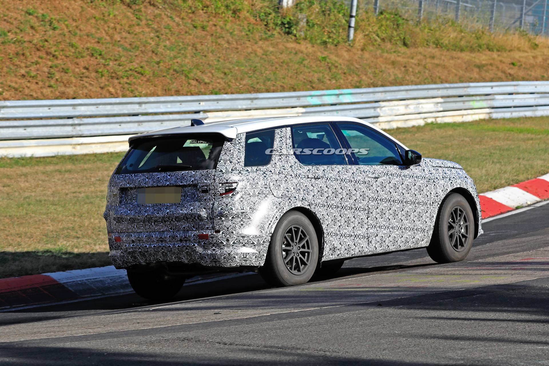 2020 land rover discovery sport facelift spy 7 Land Rover Out Honing Facelifted Discovery Sport On The Track