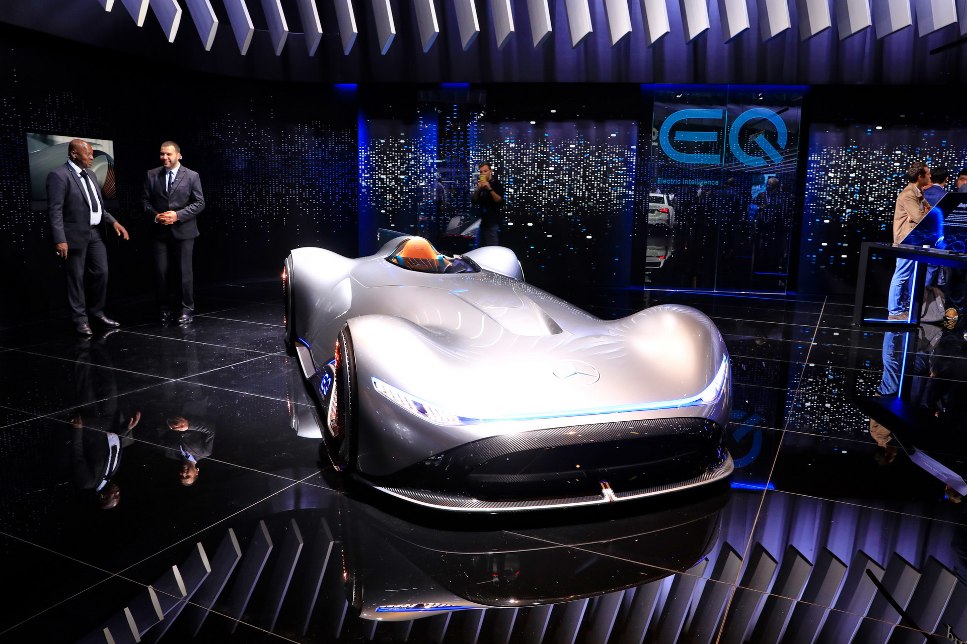 Mercedes B151 2018 Paris Auto Show Gallery: Mercedes-Benz