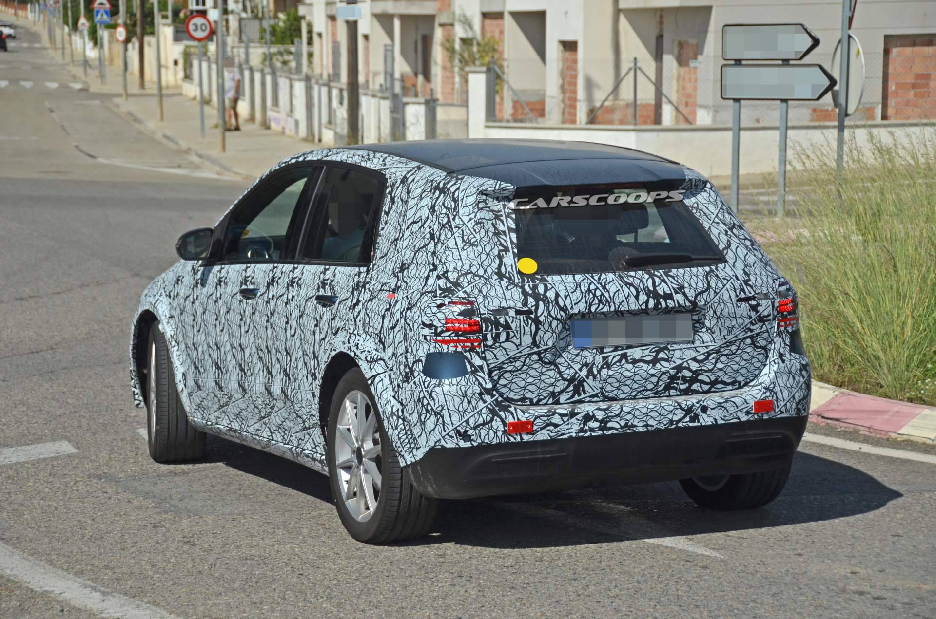 Mercedes-EQ-B-test-mule-spy-shots-18 Is This B-Class Actually A Test Mule For Mercedes’ EQB Electric SUV?