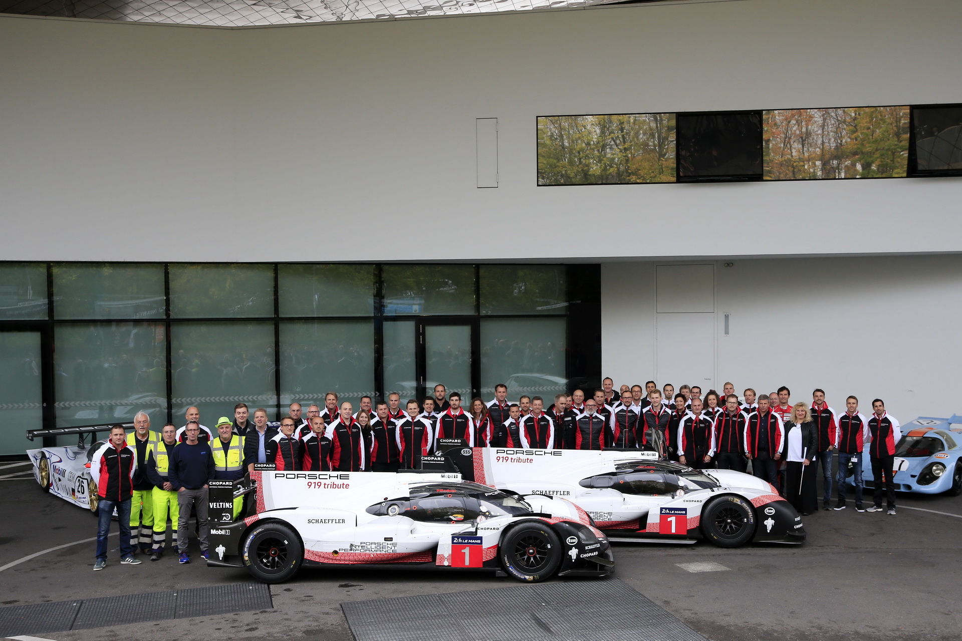 Porsche-919-Final-Drive-13 Le Mans-Winning 919 Hybrid Driven On Public Roads To Its Retirement At The Porsche Museum