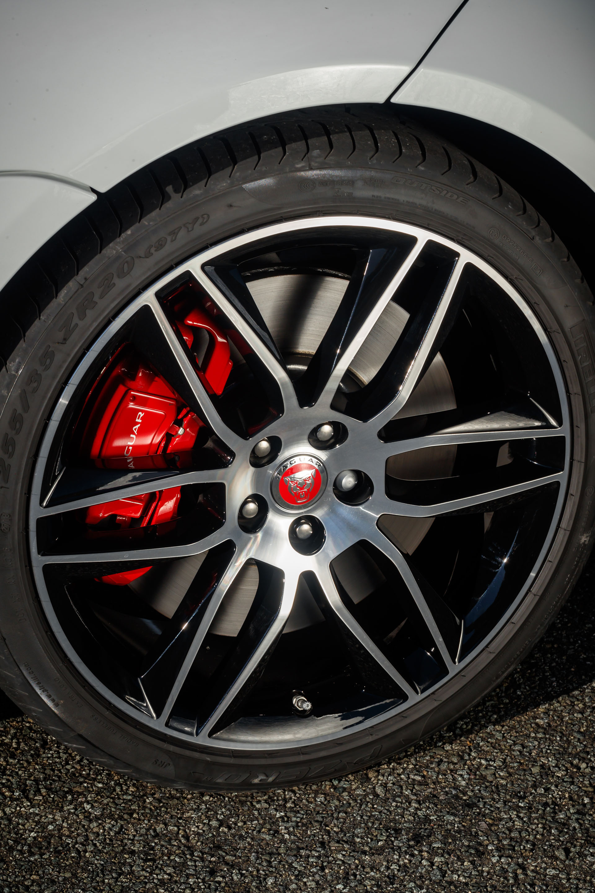 jaguar-f-type-chequered-flag-edition-15 Jaguar F-Type Chequered Flag Edition Celebrates 70 Years Of Sports Cars