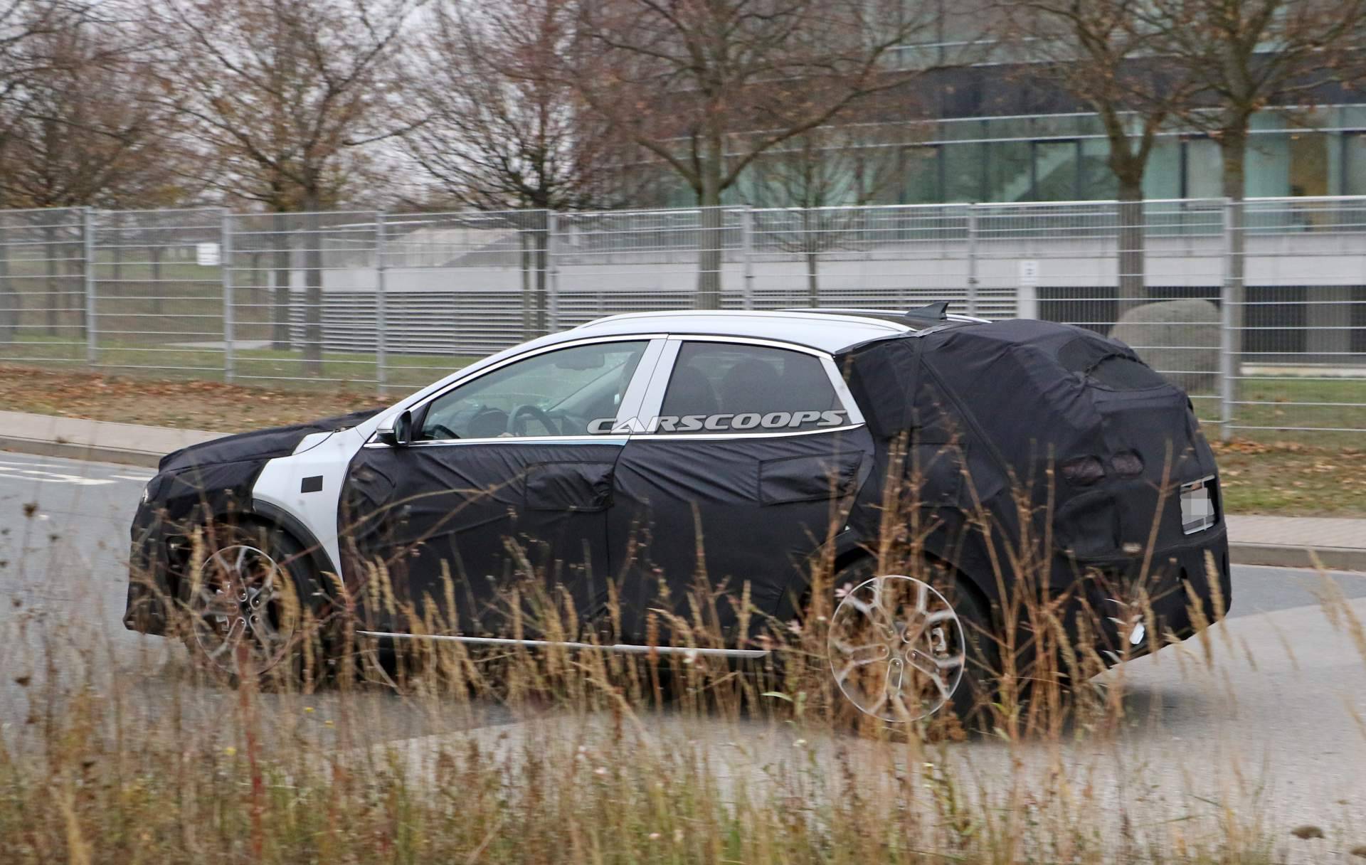 2020 Kia Ceed crossover spy shots 26 2020 Kia XCeed Crossover Spied Testing Against VW T-Roc
