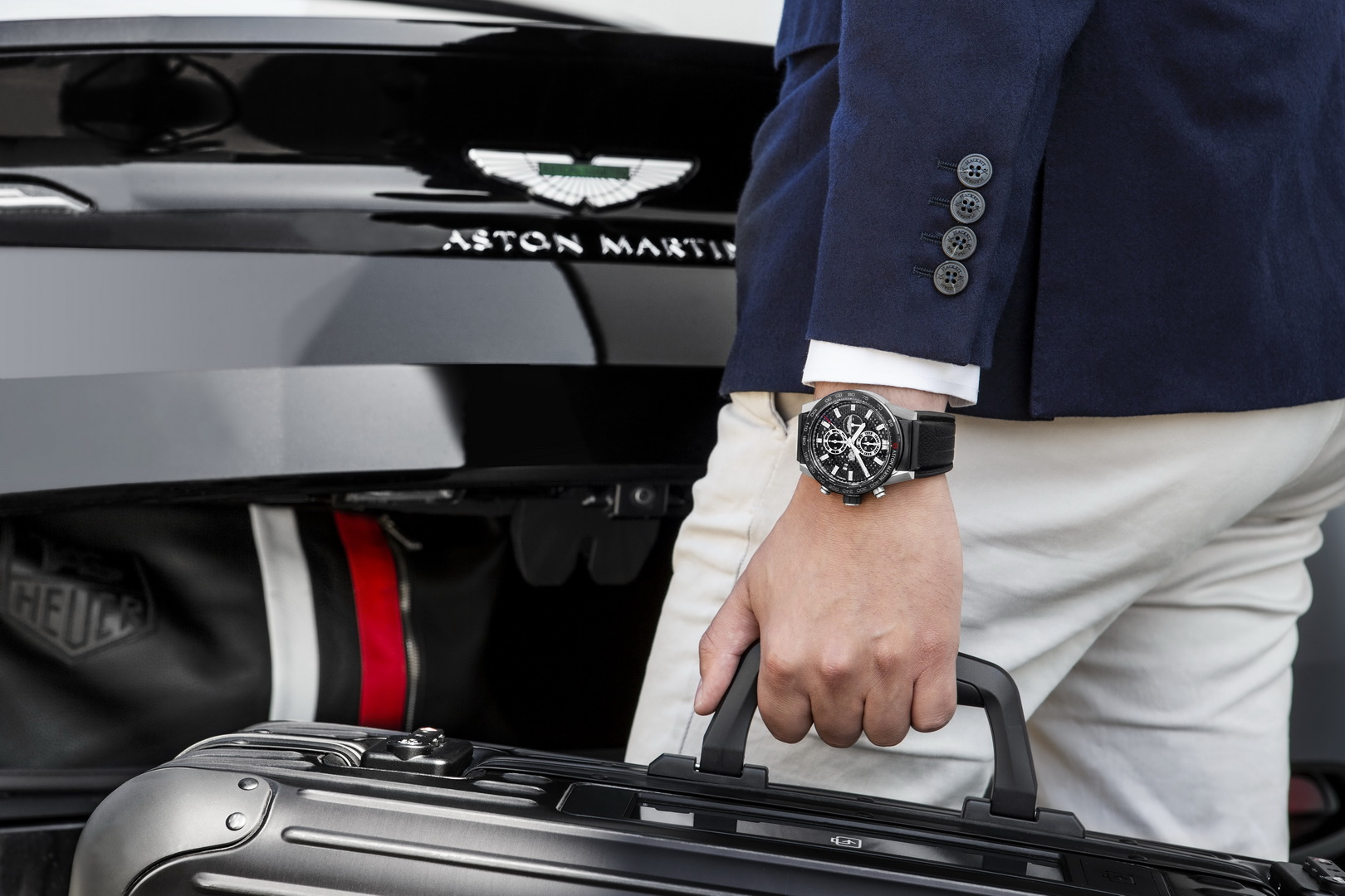 tag heuer carrera calibre heuer 01 aston martin special edition 5 Match Your Aston Martin With Tag Heuer’s New Chronograph