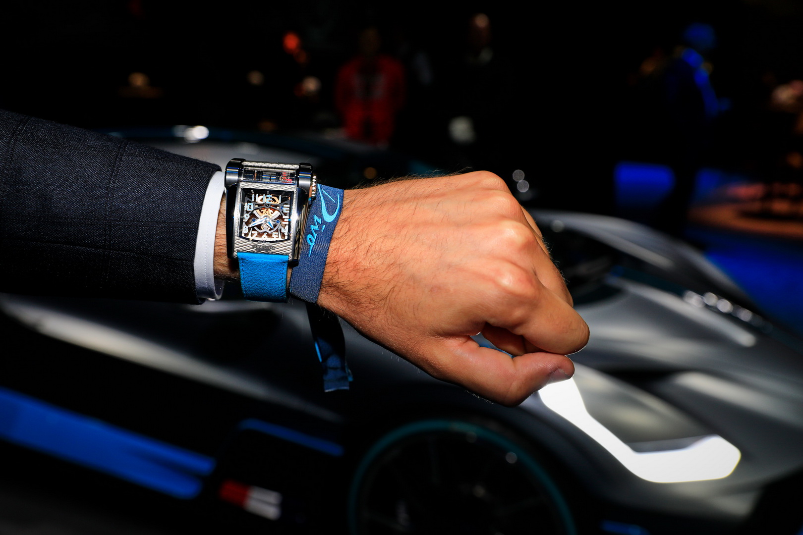 Bugatti Divo Bugatti Divo Looks Spectacular Under Any Light, Check It Out In 92 Images From Paris