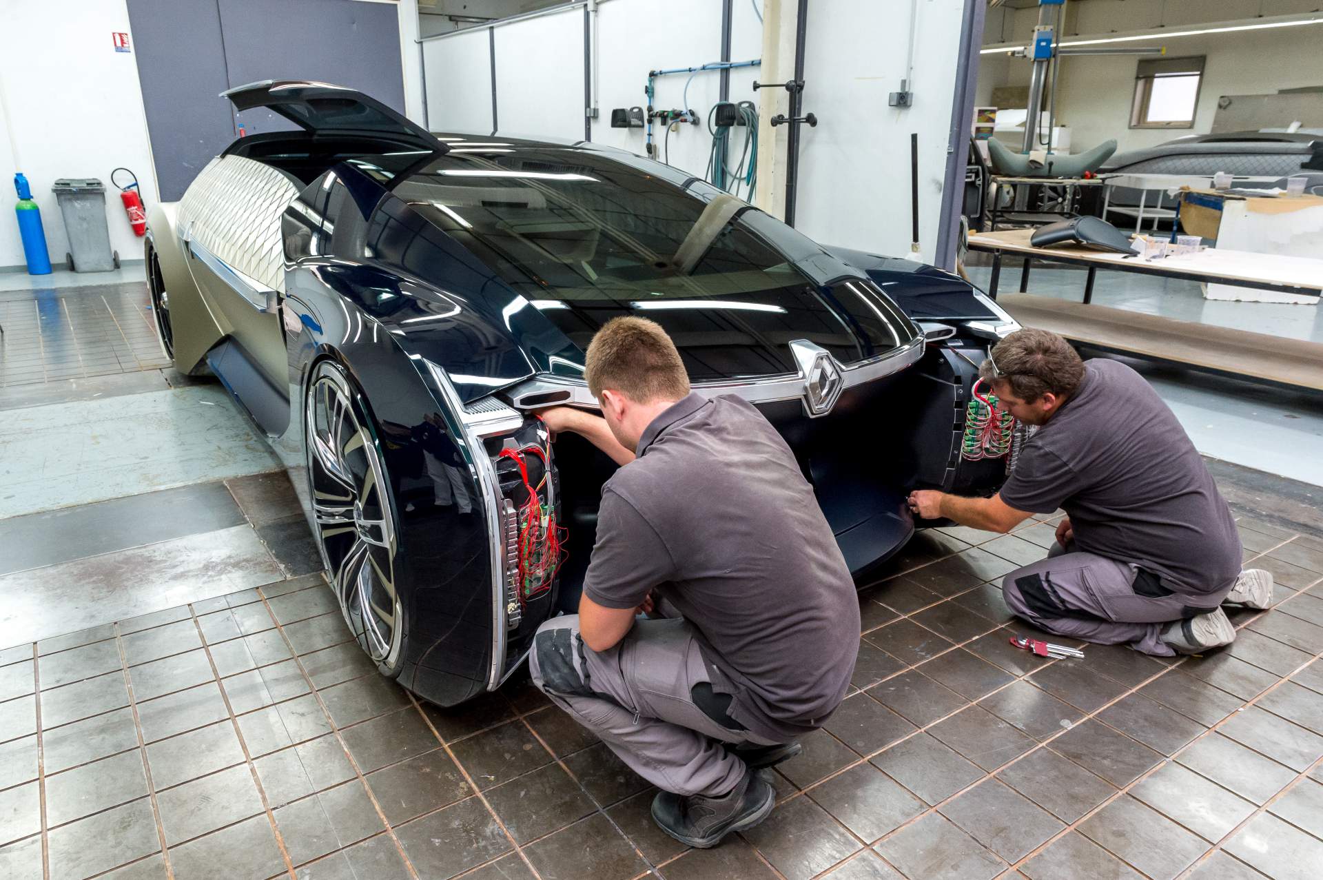 Renault EZ Ultimo Concept 78 Renault EZ-Ultimo Concept Envisions Self-Driving Luxury Lounge