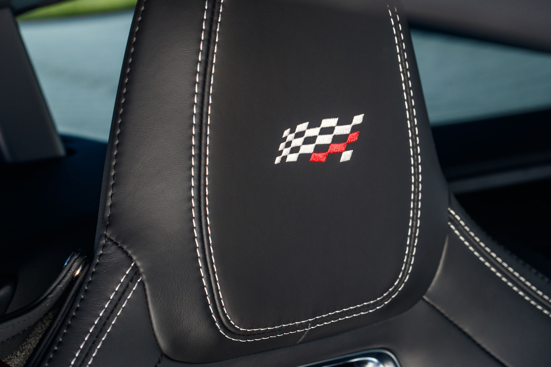 jaguar-f-type-chequered-flag-edition-16 Jaguar F-Type Chequered Flag Edition Celebrates 70 Years Of Sports Cars