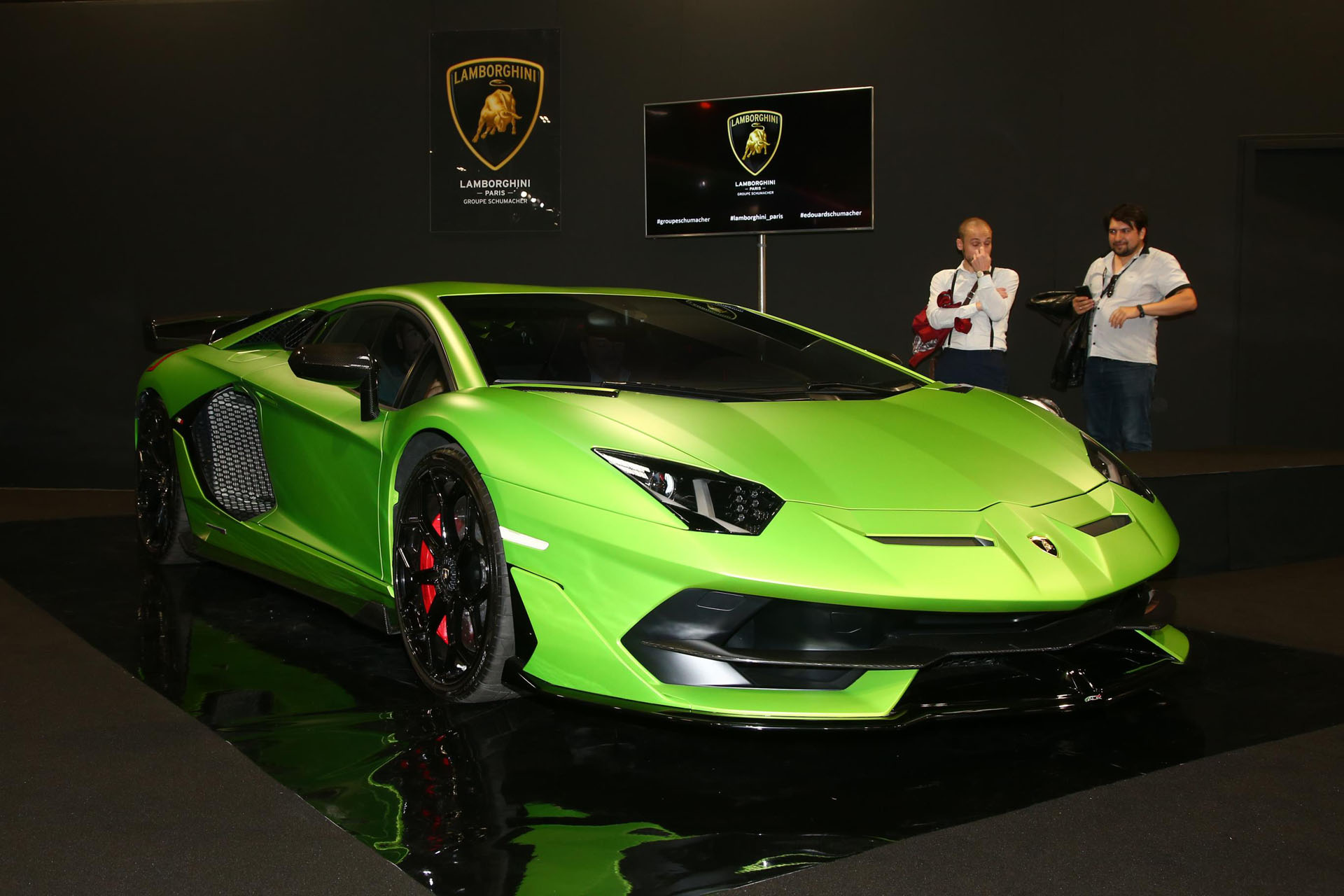 2019-lamborghini-aventador-svj_paris-live-np_09 Lamborghini Aventador SVJ Slows Down Long Enough To Sit On Paris Show Stand