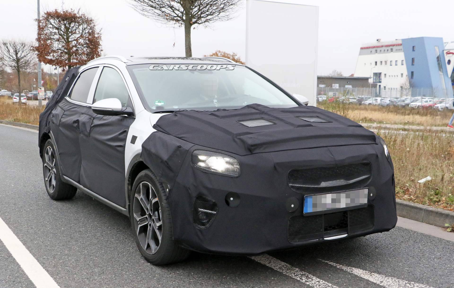 2020 Kia Ceed crossover spy shots 28 2020 Kia XCeed Crossover Spied Testing Against VW T-Roc