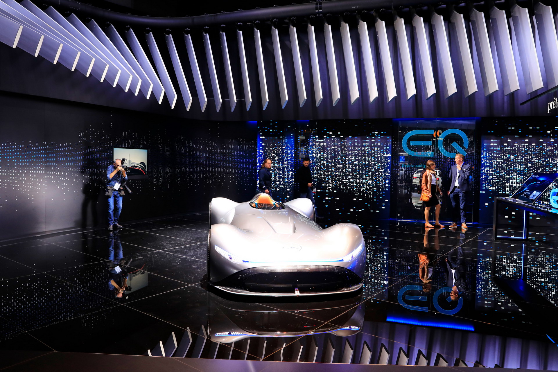 Mercedes B148 2018 Paris Auto Show Gallery: Mercedes-Benz