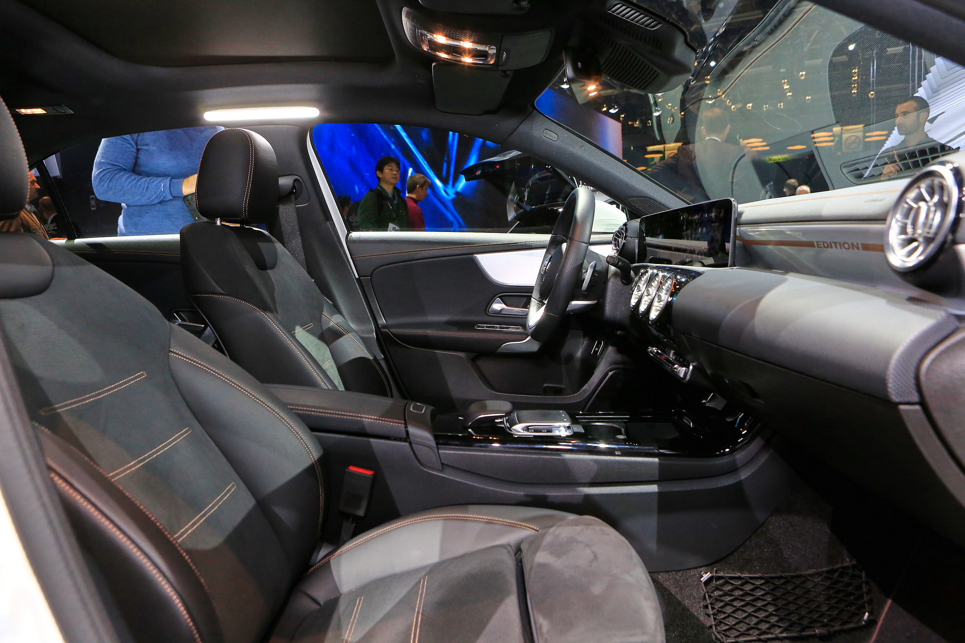 Mercedes B9 2018 Paris Auto Show Gallery: Mercedes-Benz