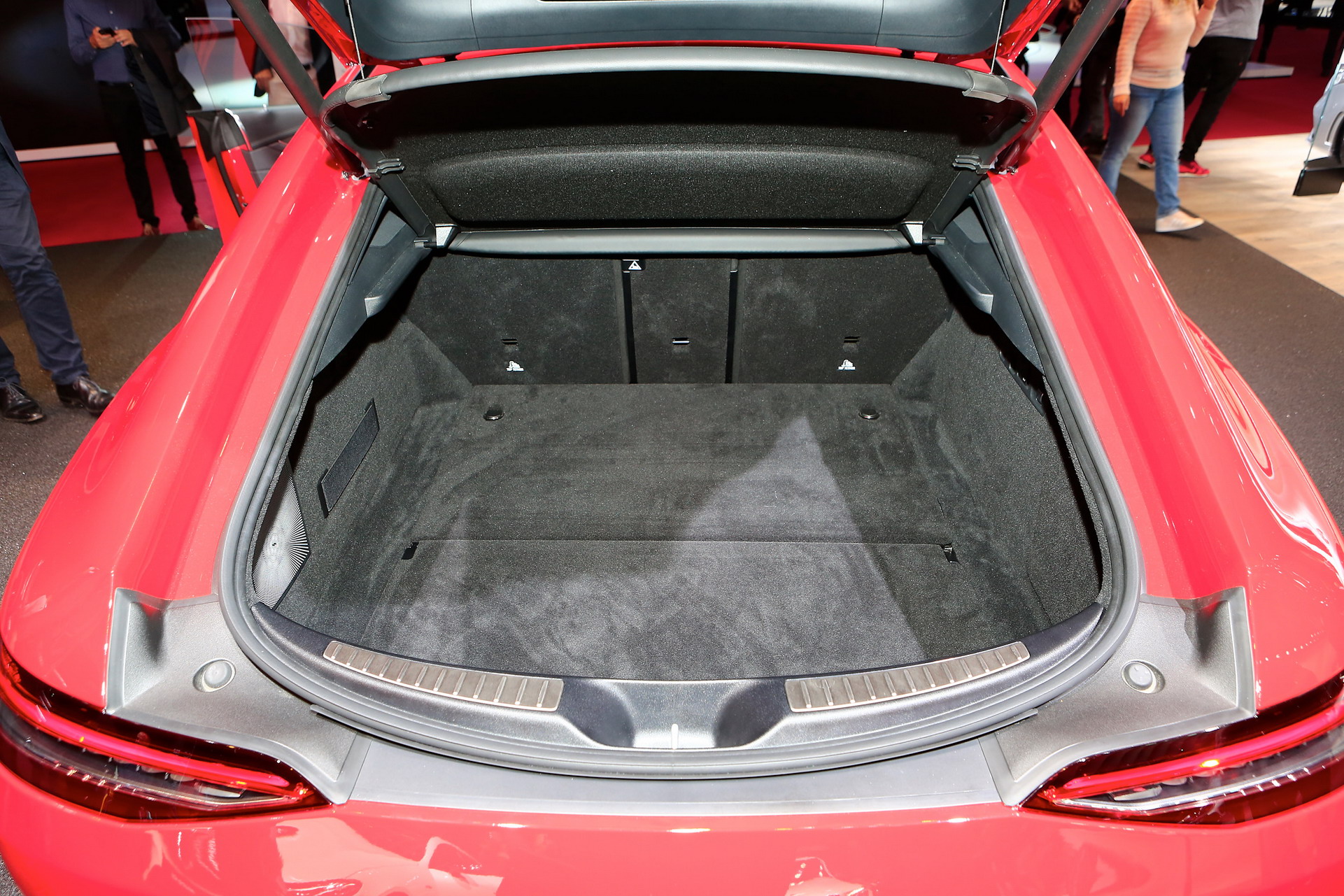 Mercedes B182 2018 Paris Auto Show Gallery: Mercedes-Benz