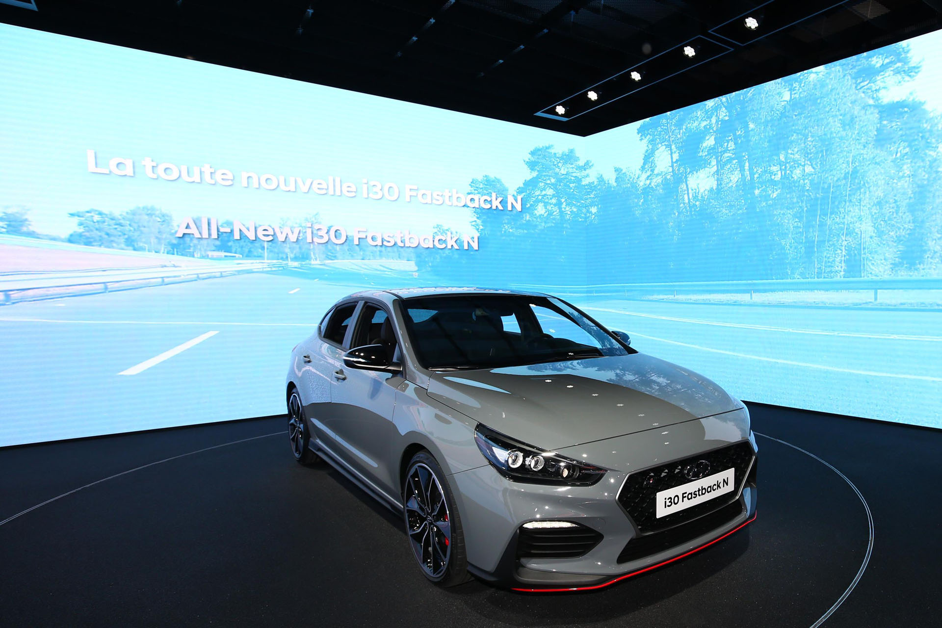 2019-Hyundai-i30-N-Fastback-paris-live-np-01 Hyundai i30 Fastback N Looks As Fast As It Does Slick