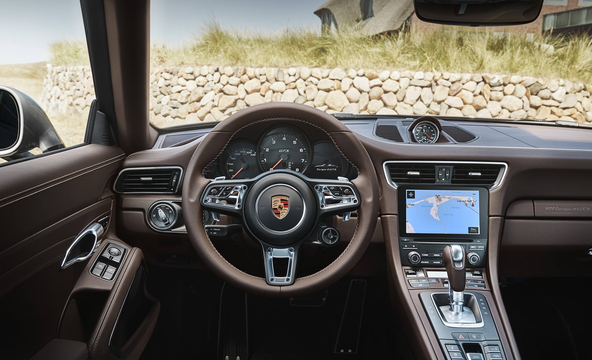 Porsche 911 Targa 4 GTS Exclusive Manufaktur Edition-6 Porsche 911 Targa 4 GTS Exclusive Manufaktur Edition Has A Big Name, Matching Price