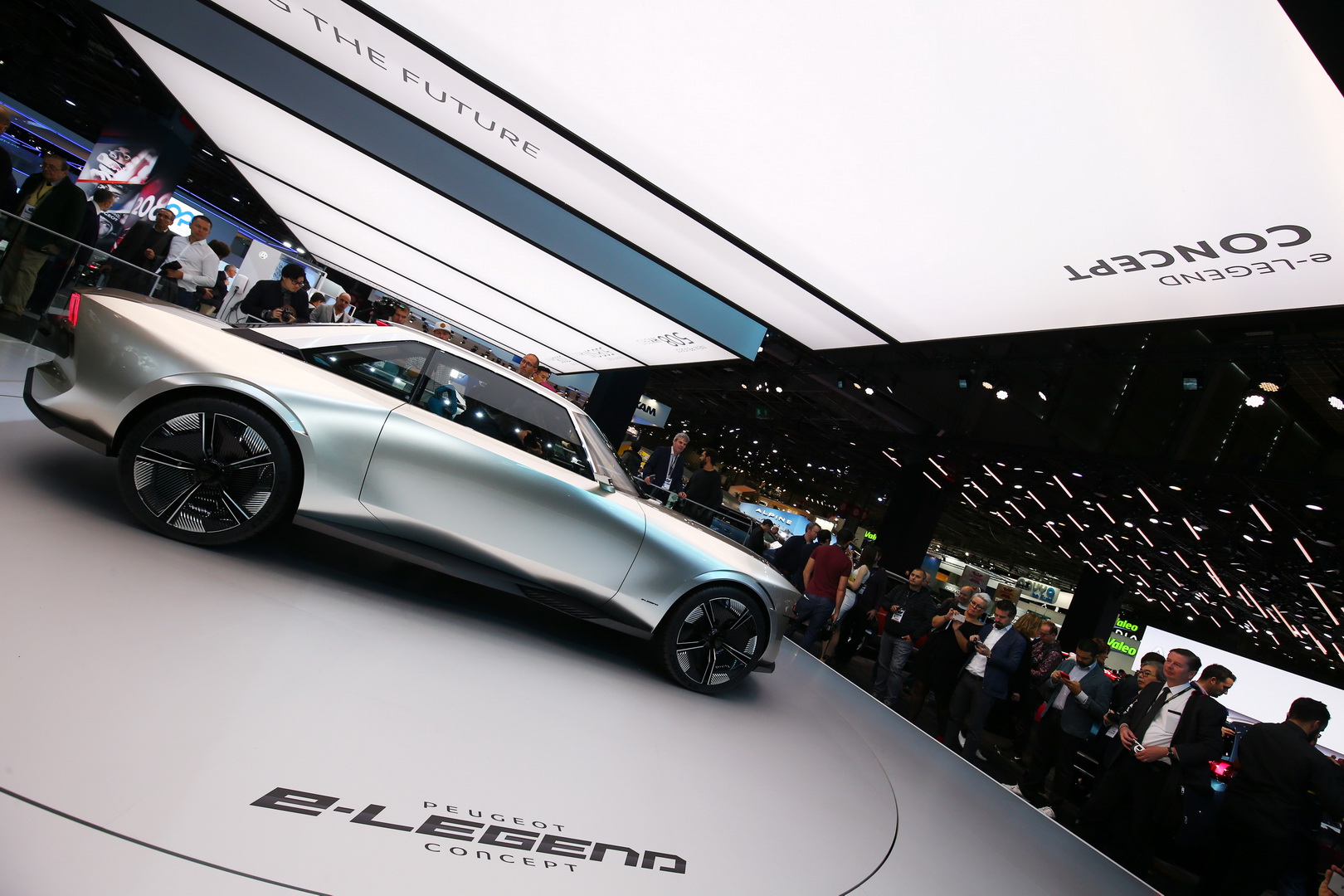 2018-peugeot-e-legend-concept-23 Peugeot e-Legend Concept Takes A Swing At “Unboring The Future”