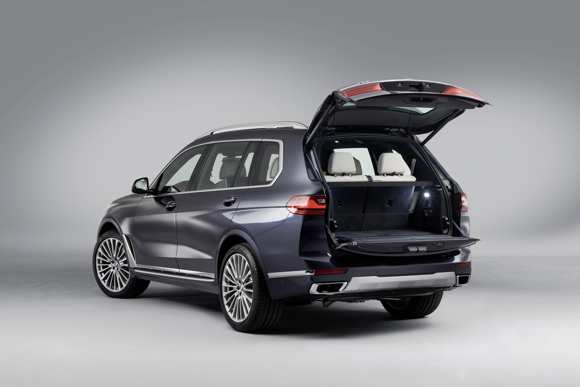2019 BMW X7 1 2019 BMW X7: As Big As A Cadillac Escalade, As Luxurious As A Rolls Royce