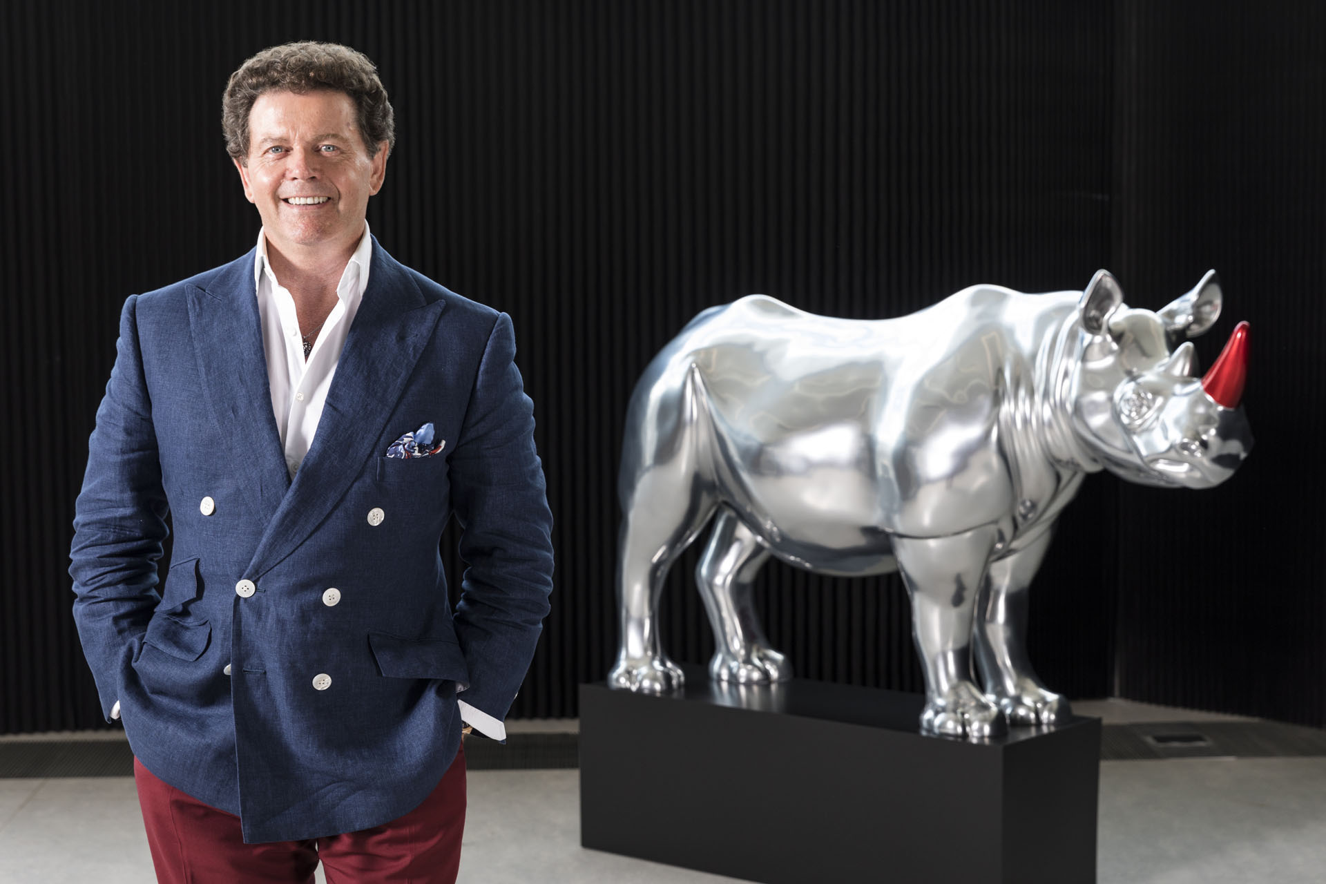 land-rover-rhino-sculpture-01 Land Rover’s Latest Helped Raise $800k – And It Doesn’t Even Have Wheels