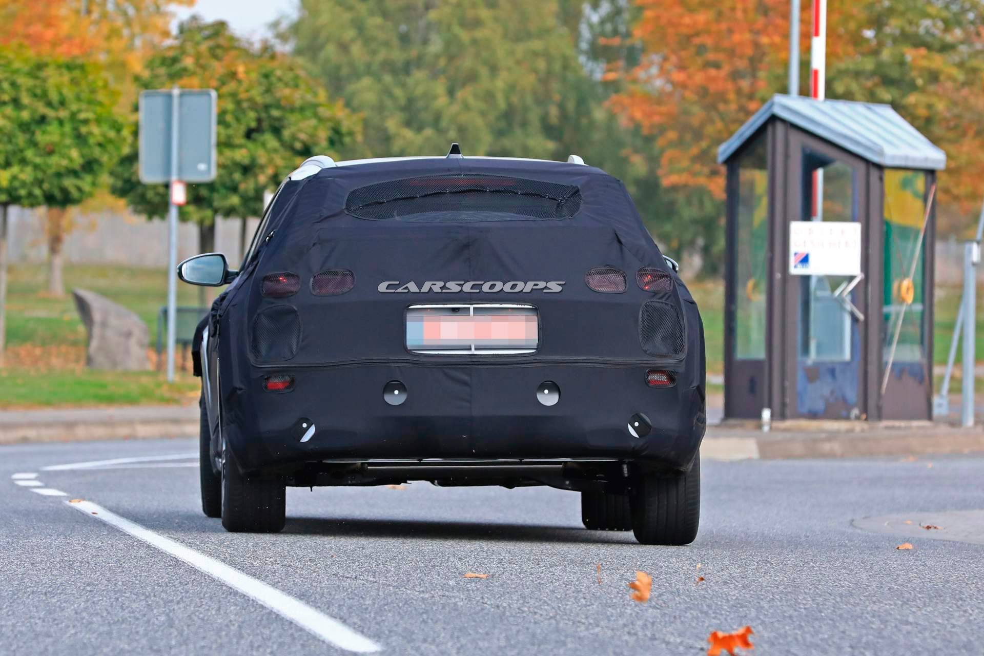 2010 Kia Ceed SUV spy shots 10 2020 Kia XCeed Crossover Spied Testing Against VW T-Roc
