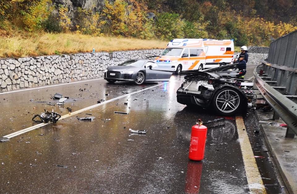 audi r8 massive crash 4 Audi R8 Torn In Half After Colliding With VW Van