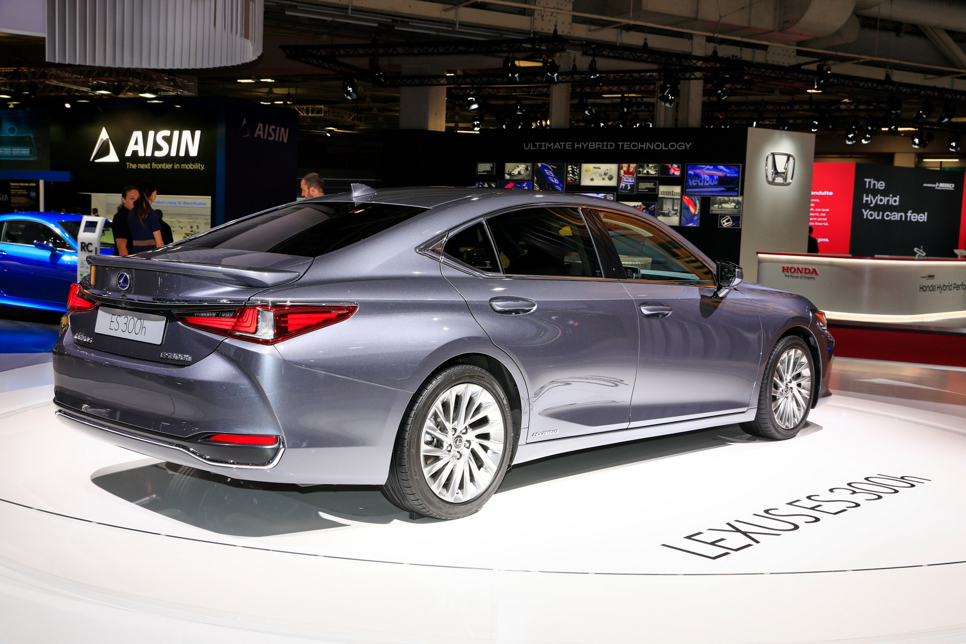 2019 lexus es 300h paris livepics 6 2019 Lexus ES 300h Looks To Make A Name For Itself In Europe As GS Replacement