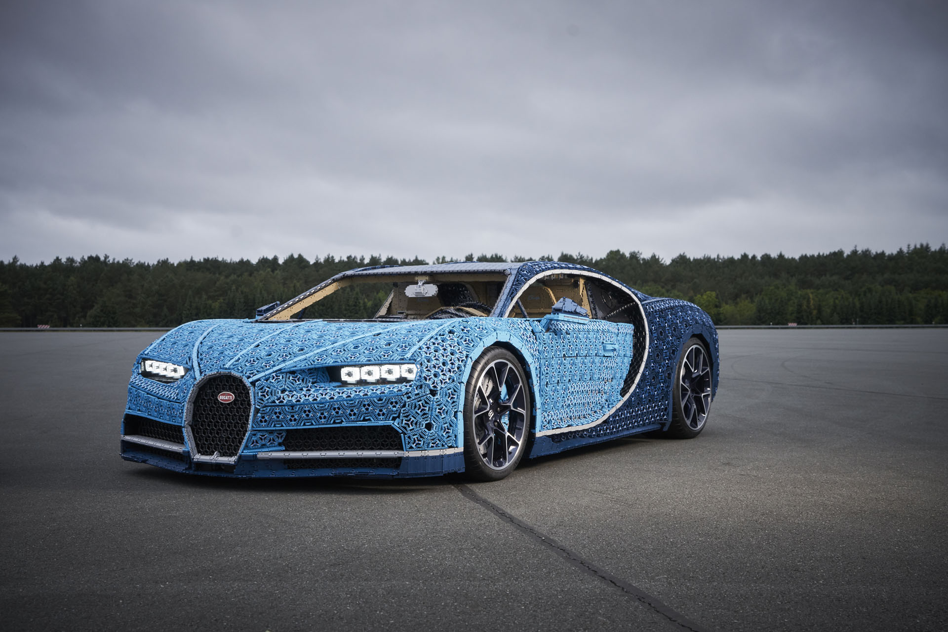 lego bugatti chiron paris livepics 14 Life-Size LEGO Bugatti Chiron Brings Wholesome 12 MPH Fun To Paris