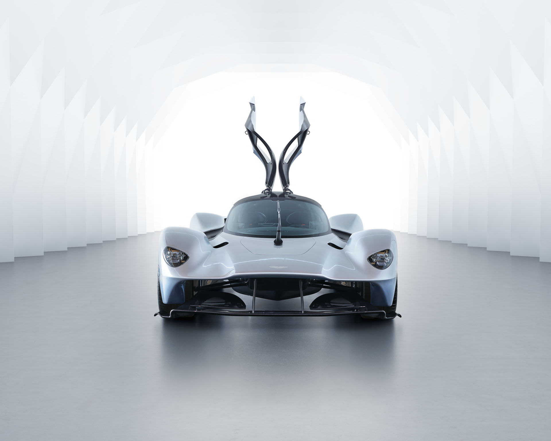 aston-martin-valkyrie-15 Aston Martin Gets Outside Help For The Valkyrie’s Composite Parts