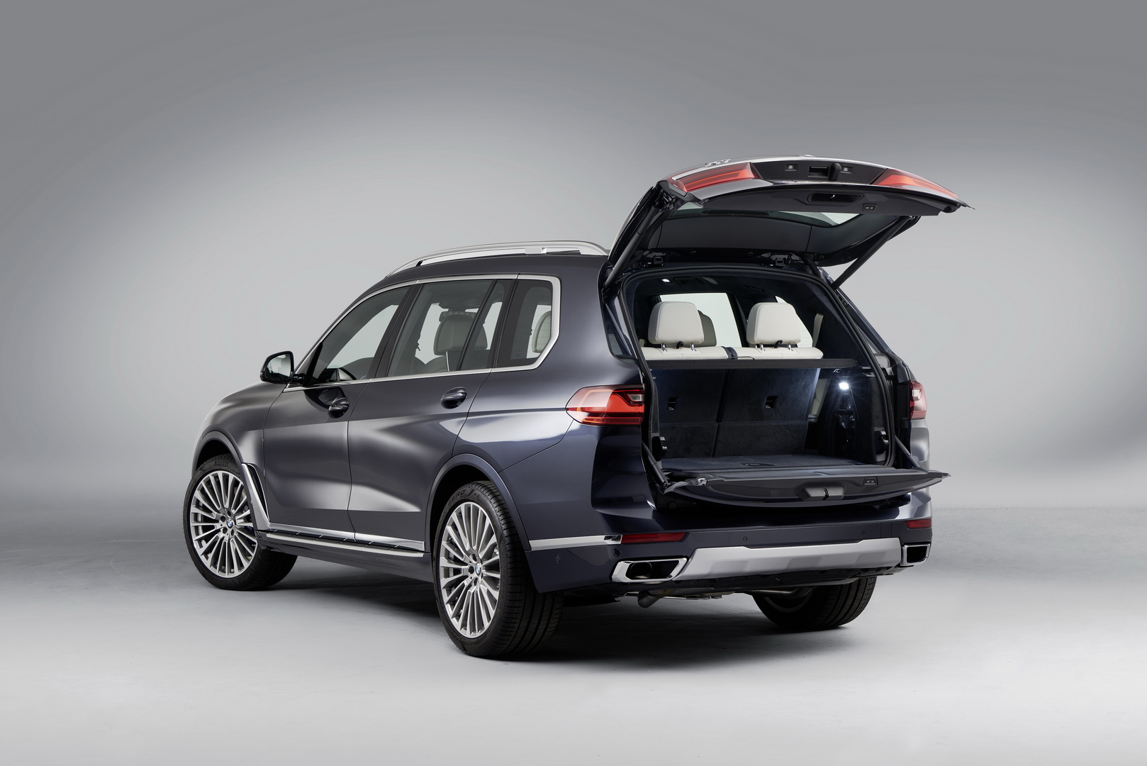 2019 bmw x7 15 BMW X7 Priced From £72,155 In UK, Will Go On Sale In April 2019