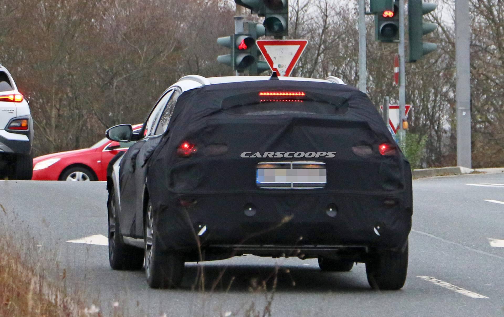 2020 Kia Ceed crossover spy shots 27 2020 Kia XCeed Crossover Spied Testing Against VW T-Roc