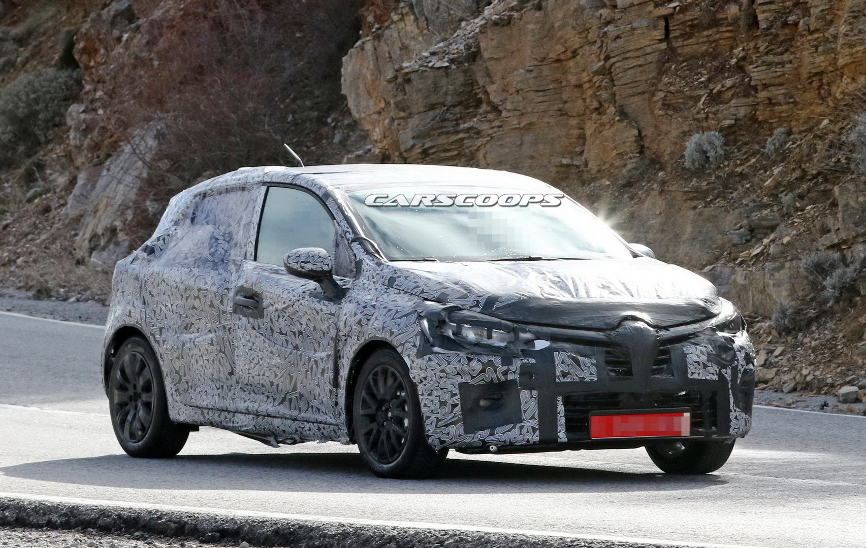 2020-renault-clio-2 New Renault Clio 5 Coming Early Next Year With Electrification, Semi-Autonomous Tech