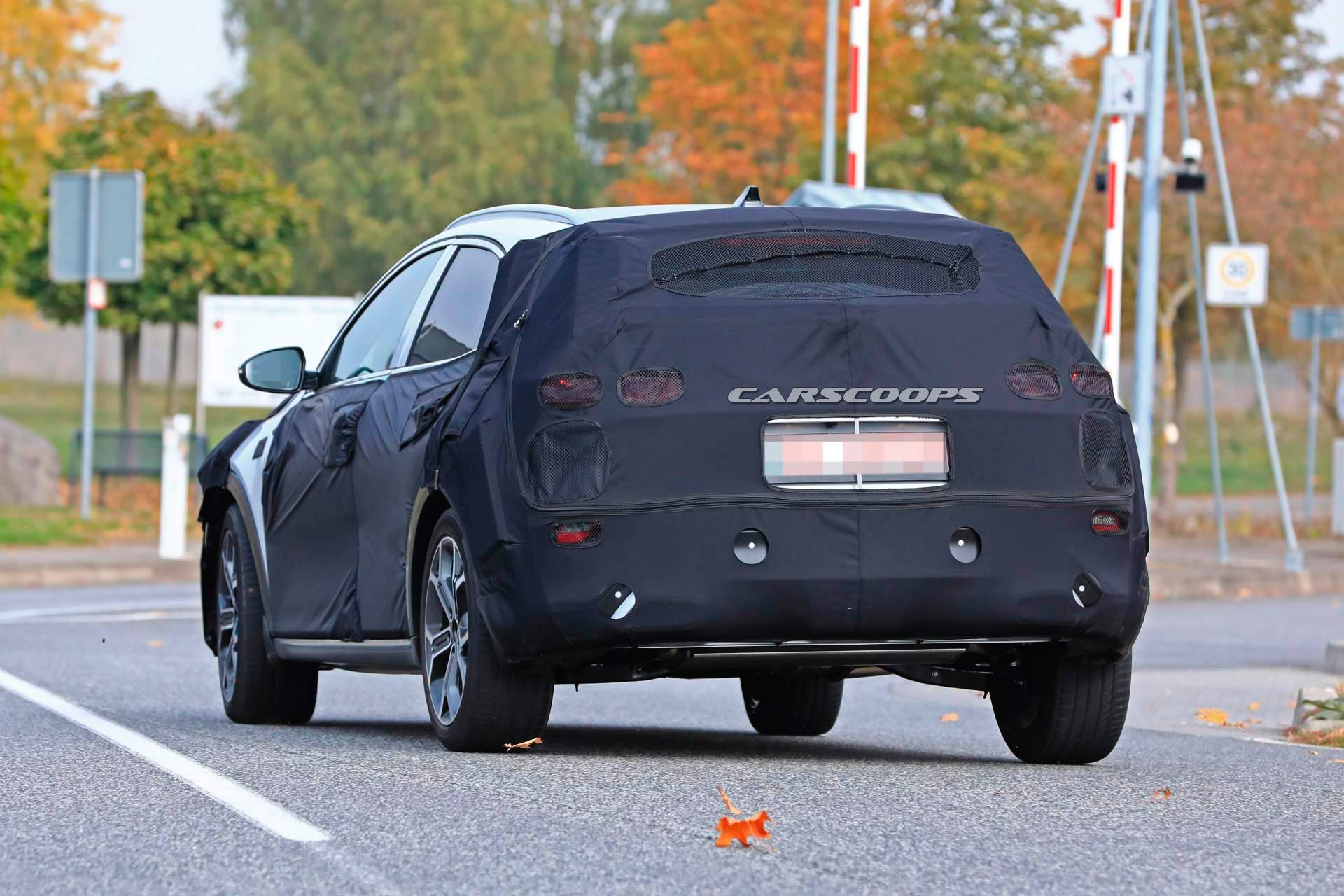 2010 Kia Ceed SUV spy shots 9 2020 Kia XCeed Crossover Spied Testing Against VW T-Roc