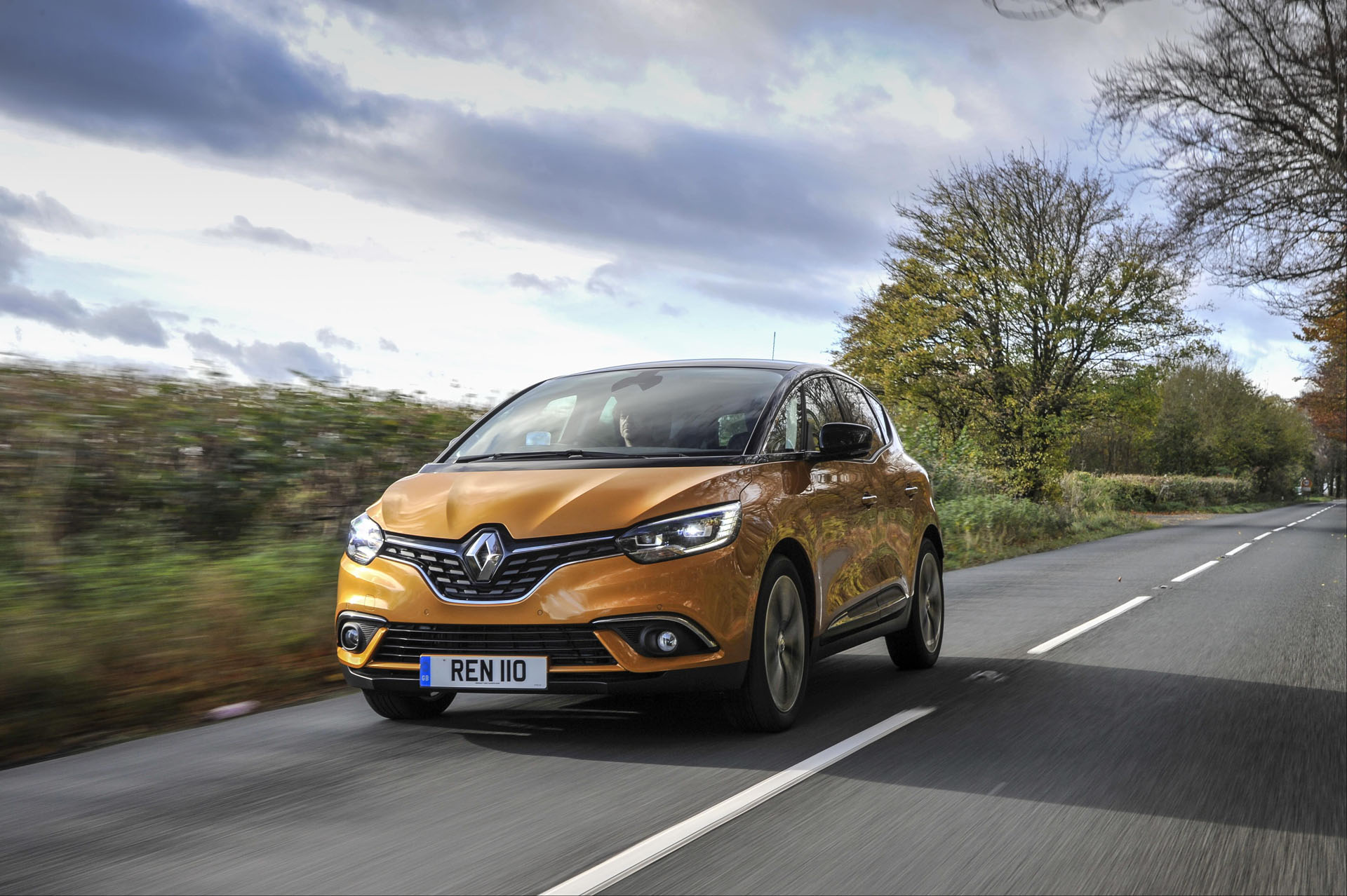 Renault_Scenic_EasyLife_c copy Renault Wants To Make Your Life Easier By Simplifying Its Trim Range