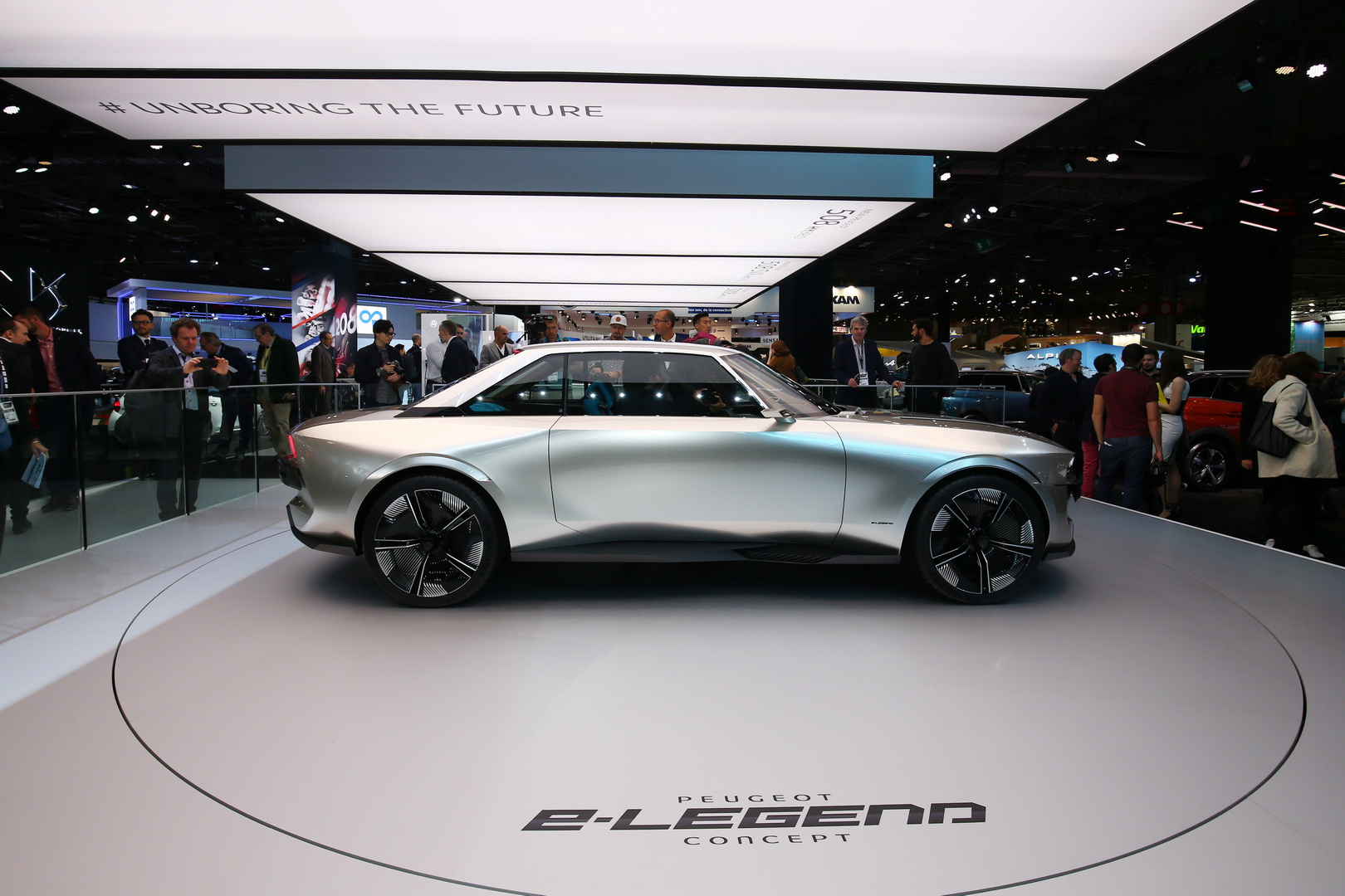 2018-peugeot-e-legend-concept-24 Peugeot e-Legend Concept Takes A Swing At “Unboring The Future”