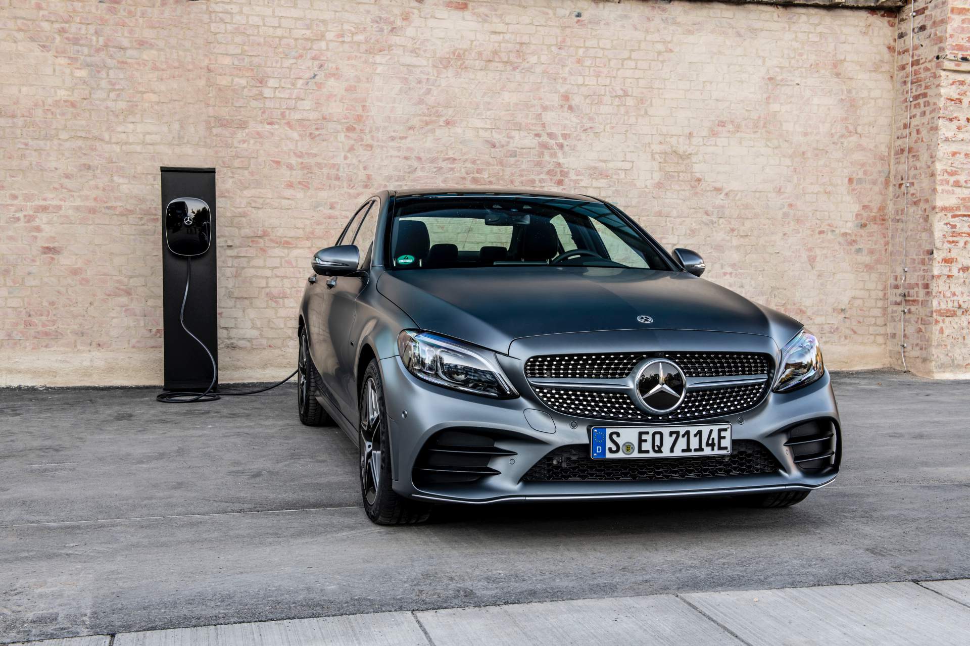 FV EQ Stuttgart 2018
Driven by EQ Stuttgart 2018 302 HP Mercedes C300de Diesel PHEV Can Cover 57 Km In EV Mode