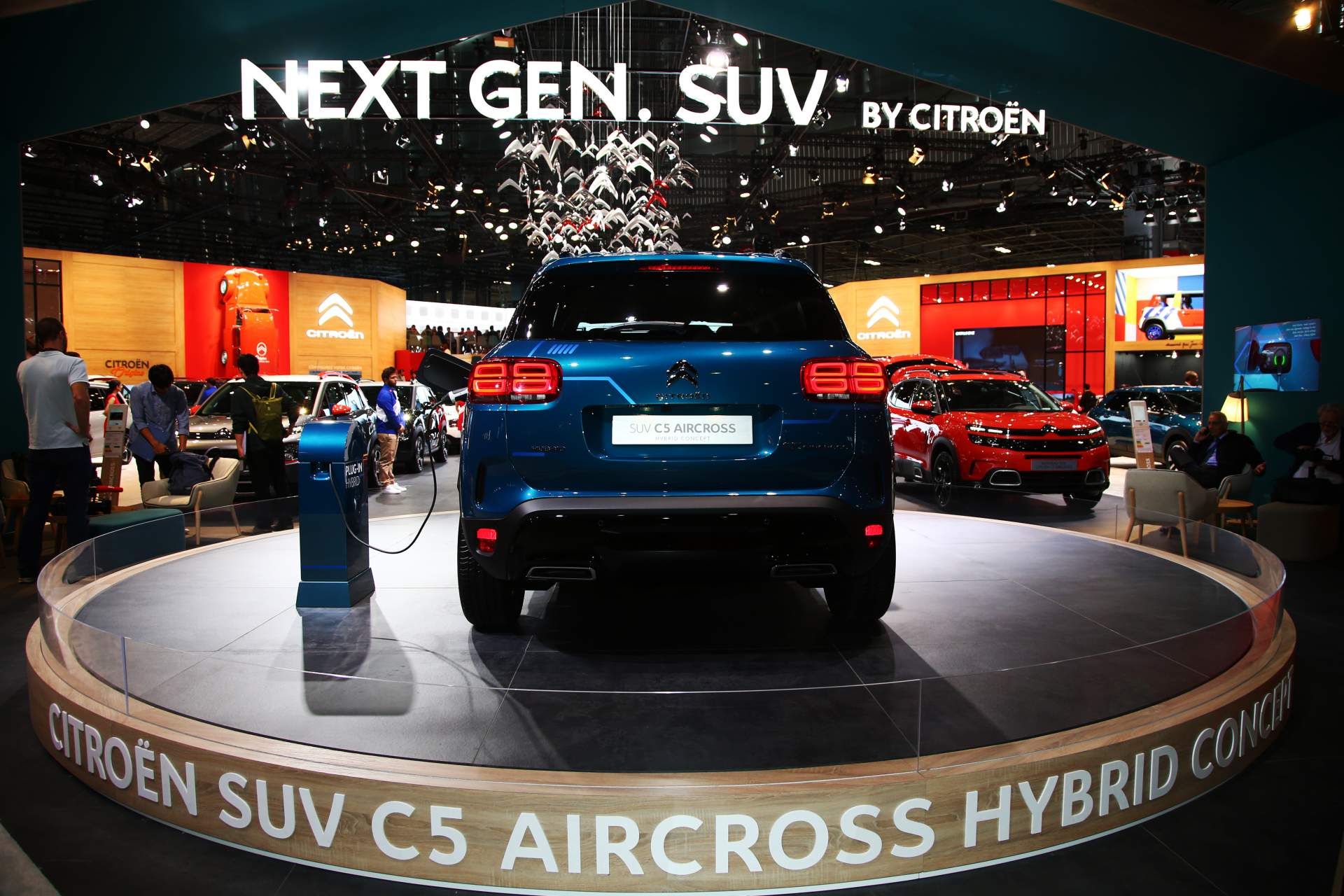 Citroen C5 Aircross SUV Hybrid Concept at Paris Auto Show 22 Citroën C5 Aircross SUV Hybrid Concept Previews Brand’s First PHEV
