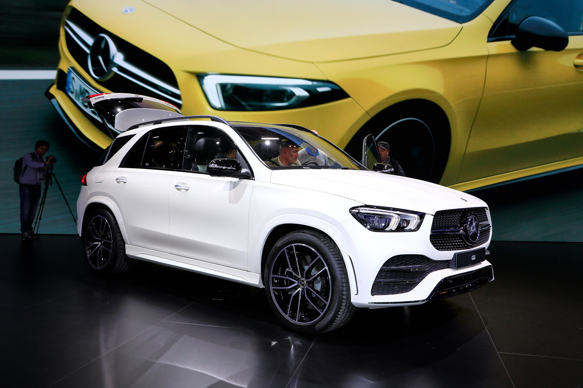 Mercedes B66 2018 Paris Auto Show Gallery: Mercedes-Benz