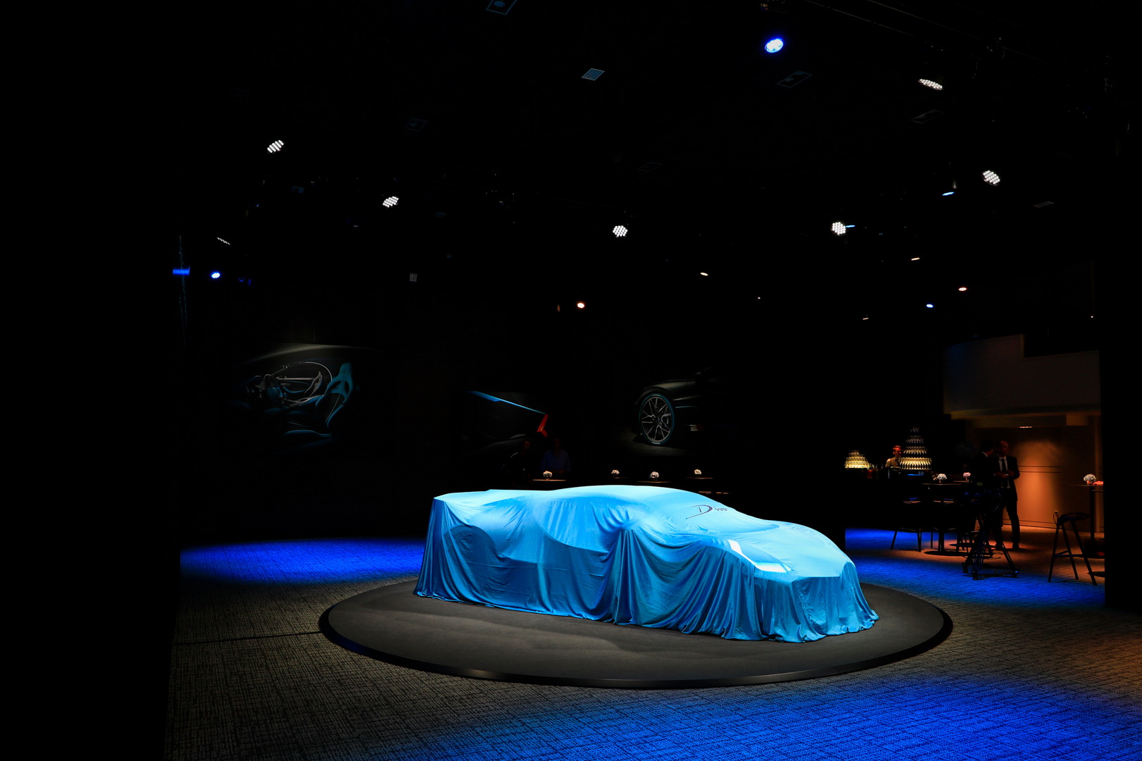 Bugatti Divo Bugatti Divo Looks Spectacular Under Any Light, Check It Out In 92 Images From Paris