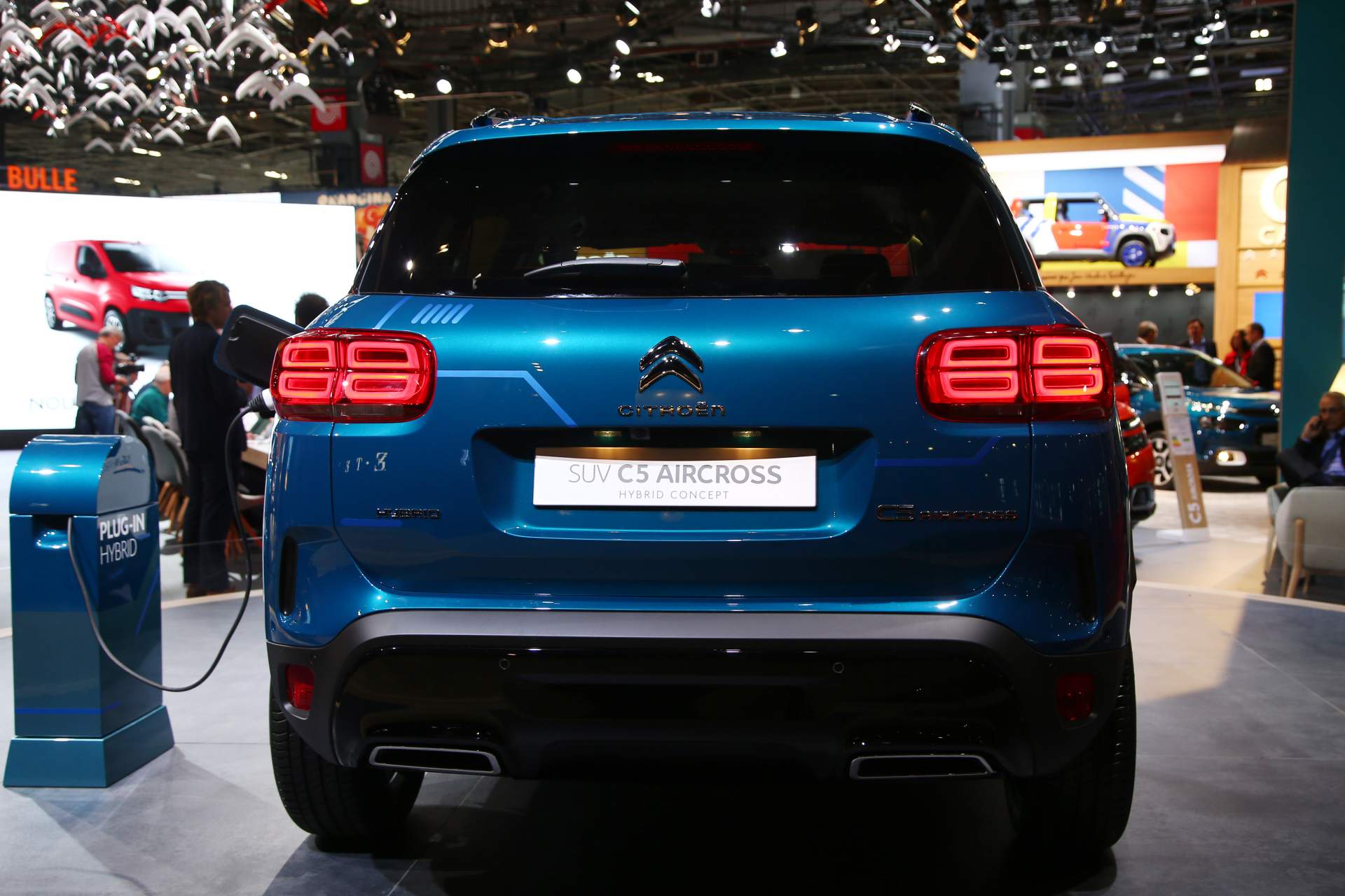 Citroen C5 Aircross SUV Hybrid Concept at Paris Auto Show 15 Citroën C5 Aircross SUV Hybrid Concept Previews Brand’s First PHEV